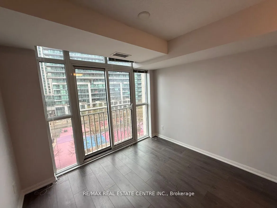 35 Bastion Street, #709