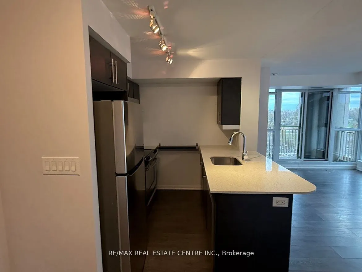 35 Bastion Street, #709