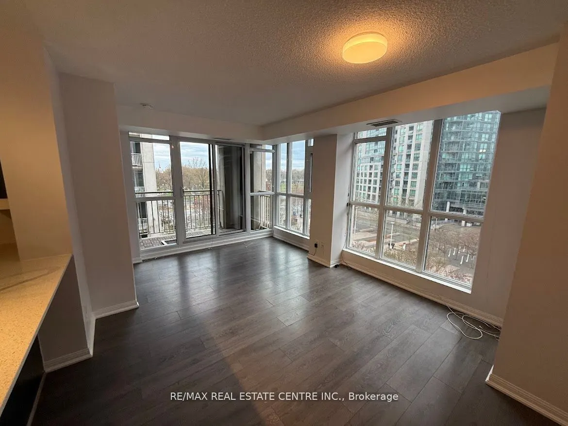 35 Bastion Street, #709