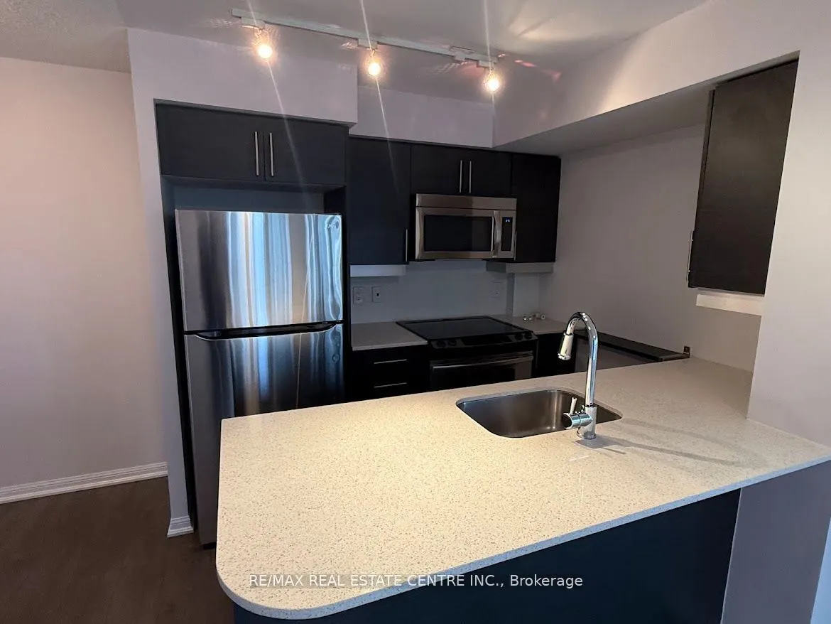 35 Bastion Street, #709
