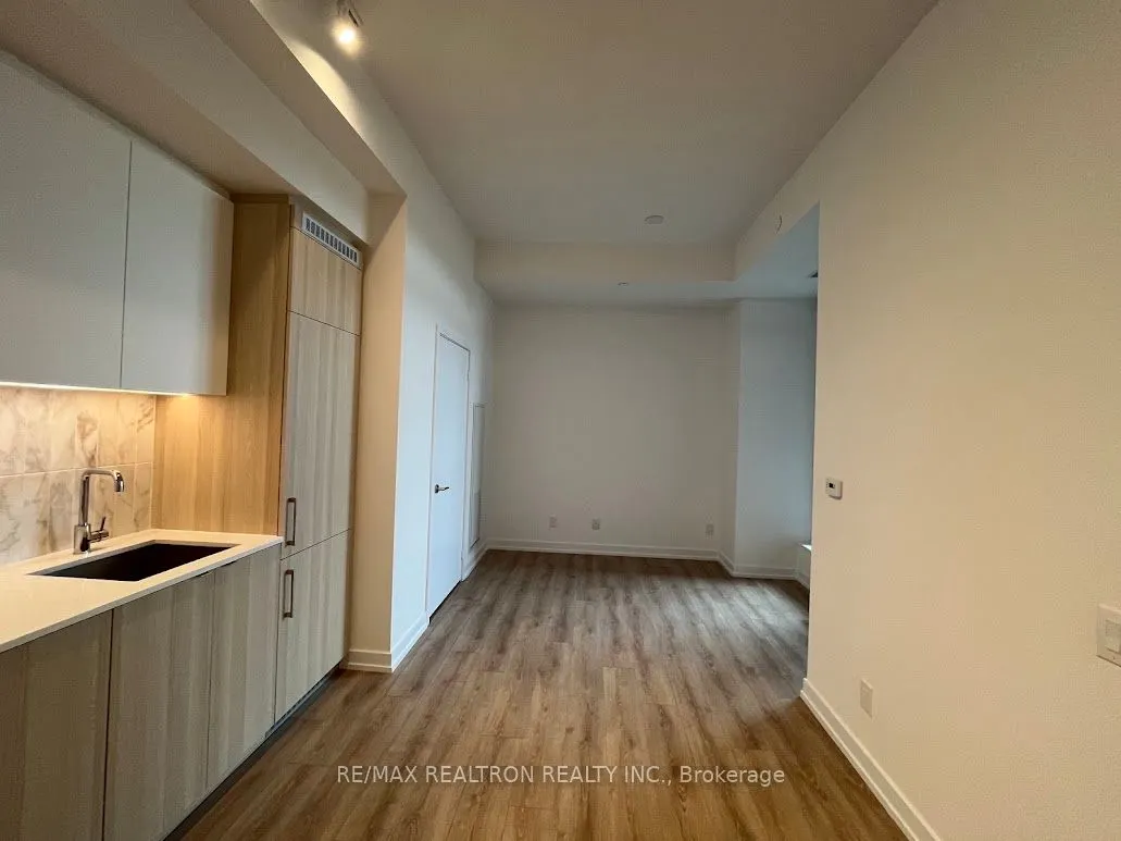 500 Dupont Street, #301