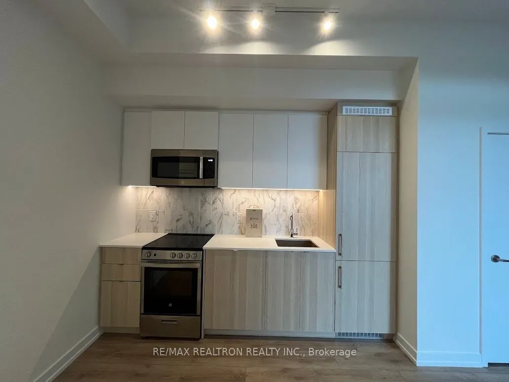 500 Dupont Street, #301