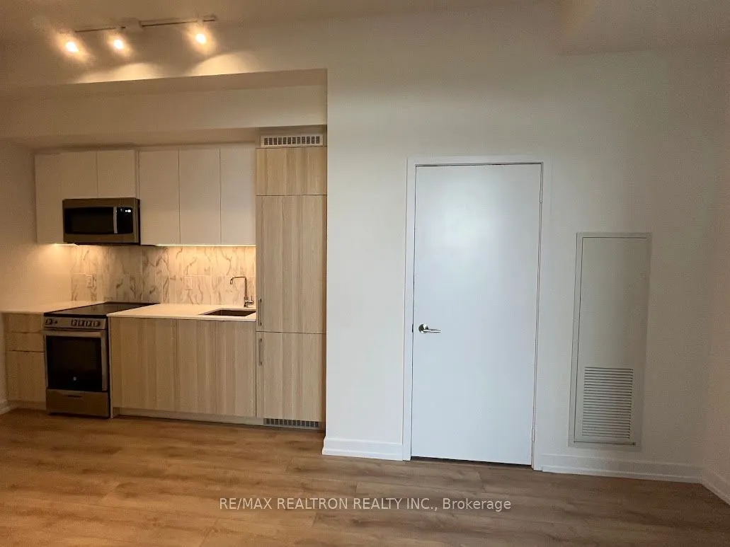 500 Dupont Street, #301