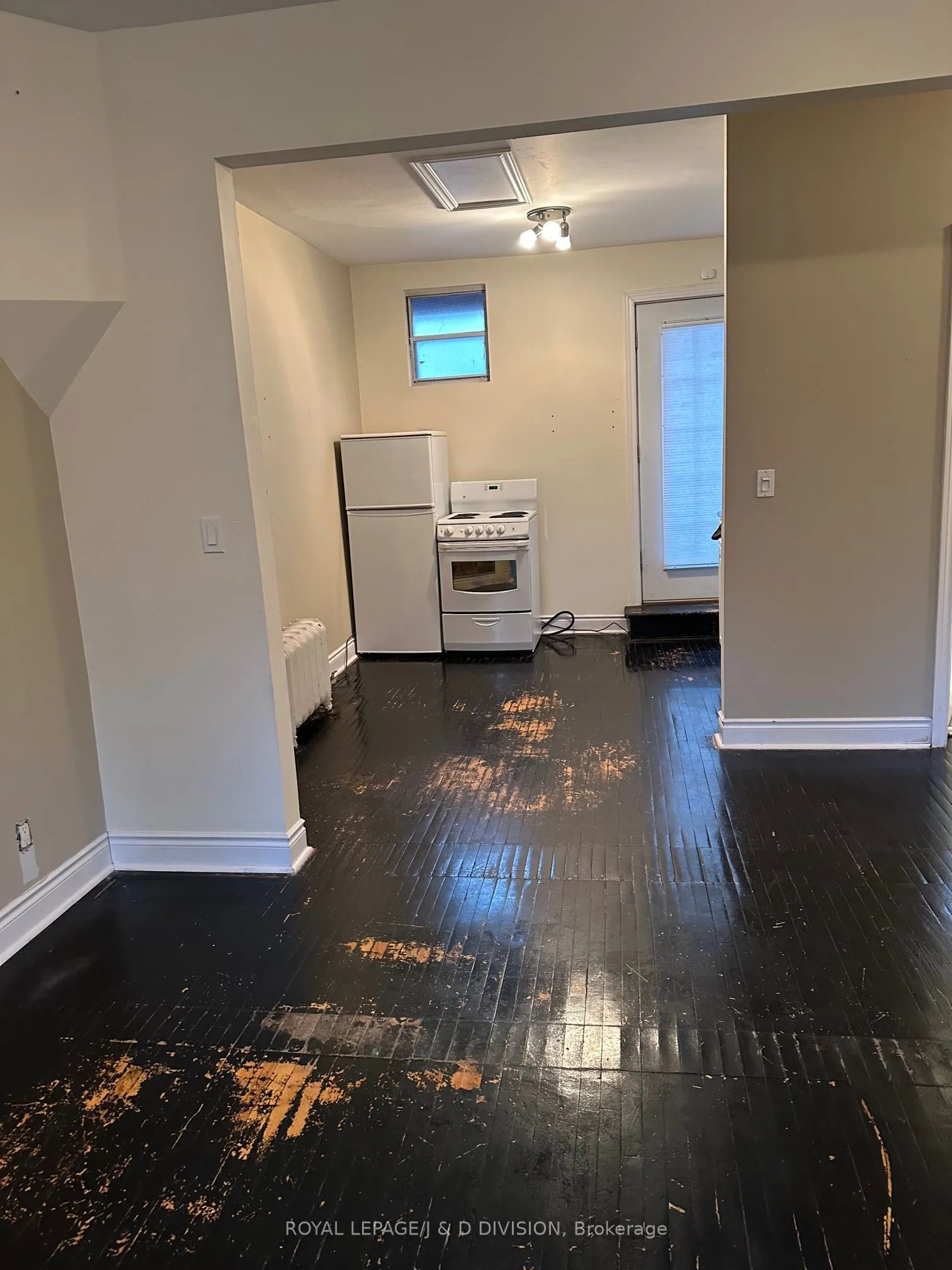 9 Irwin Avenue, #Upper