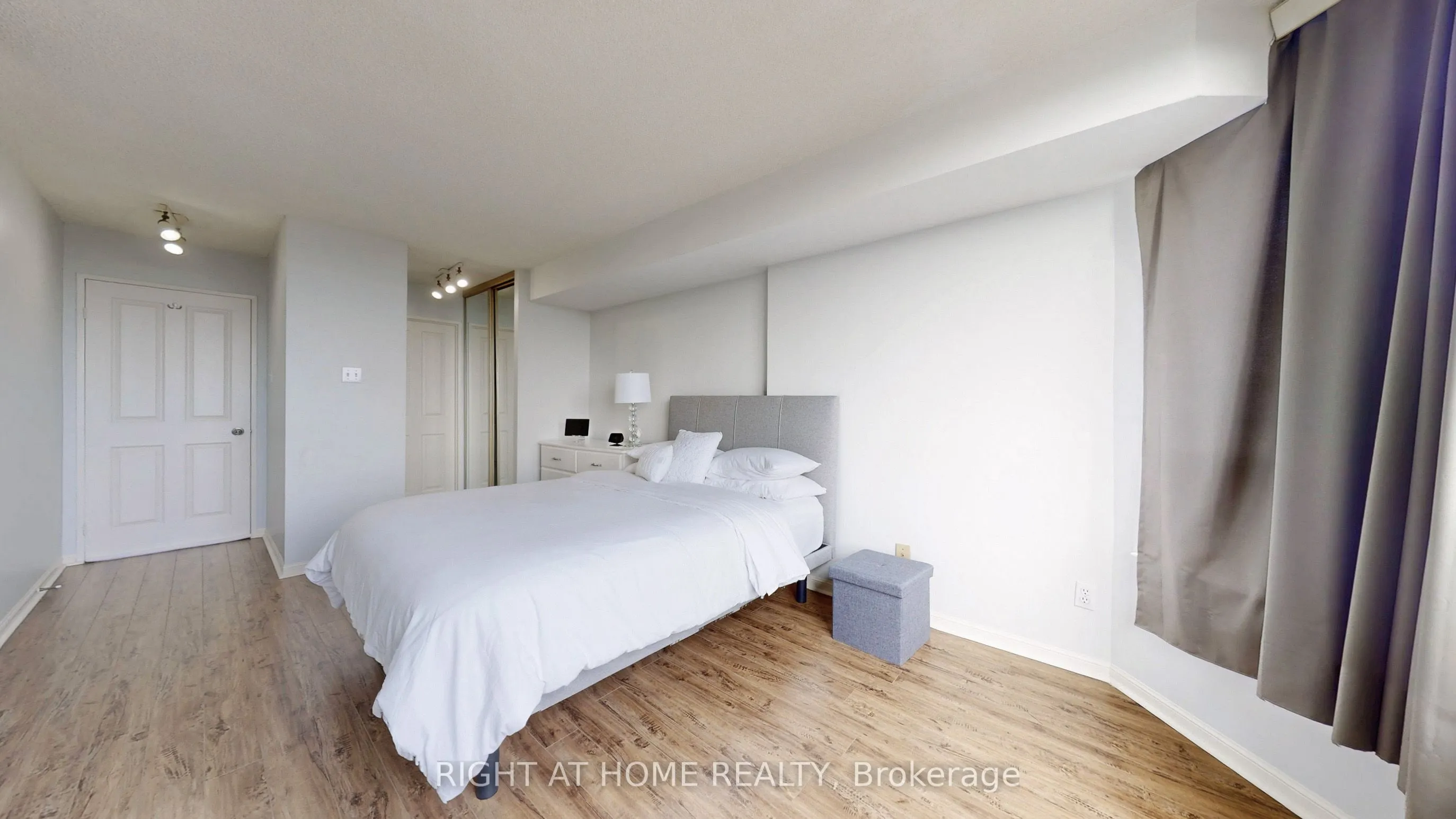 1121 Steeles Avenue W, #PH202