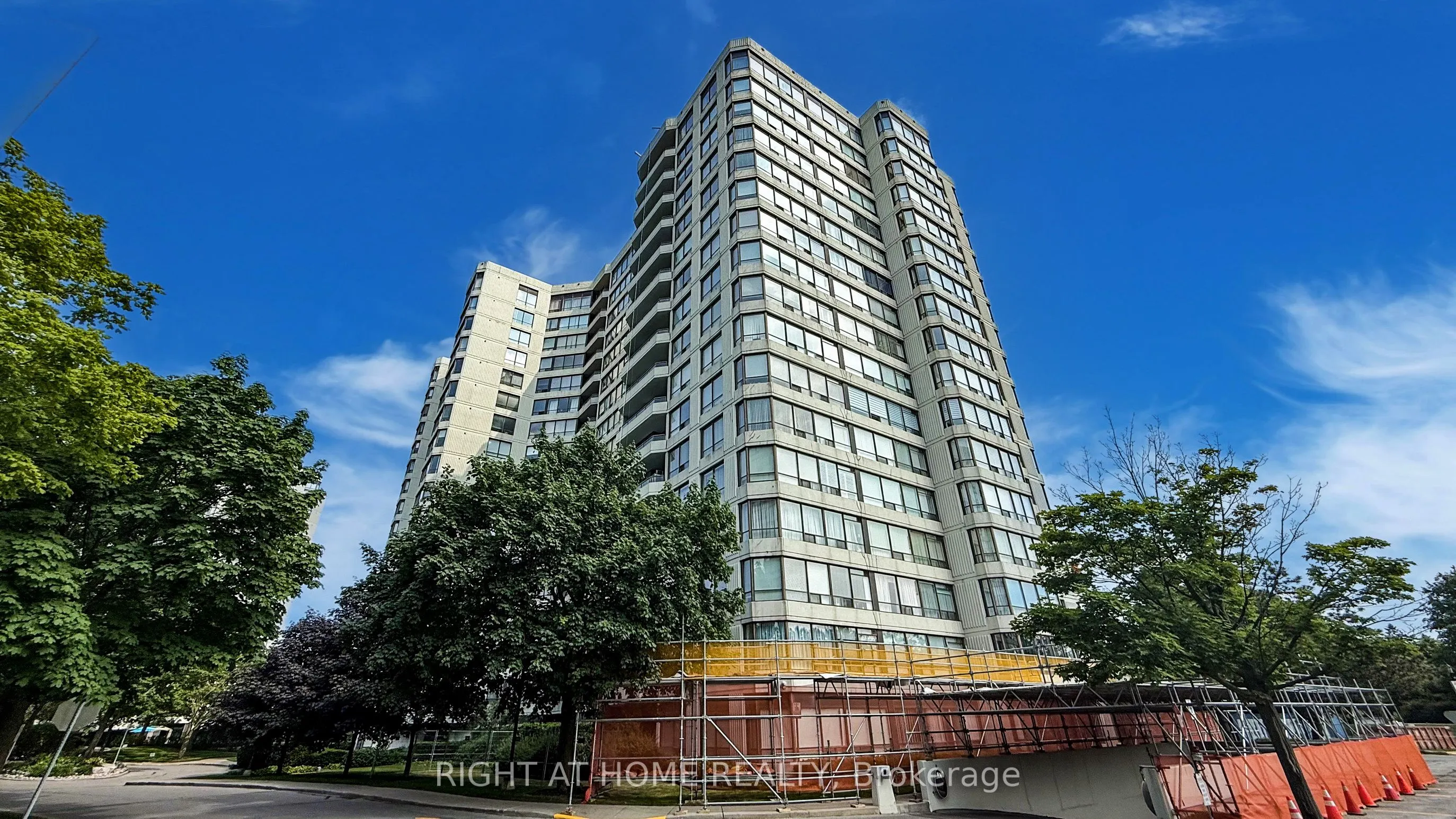 1121 Steeles Avenue W, #PH202