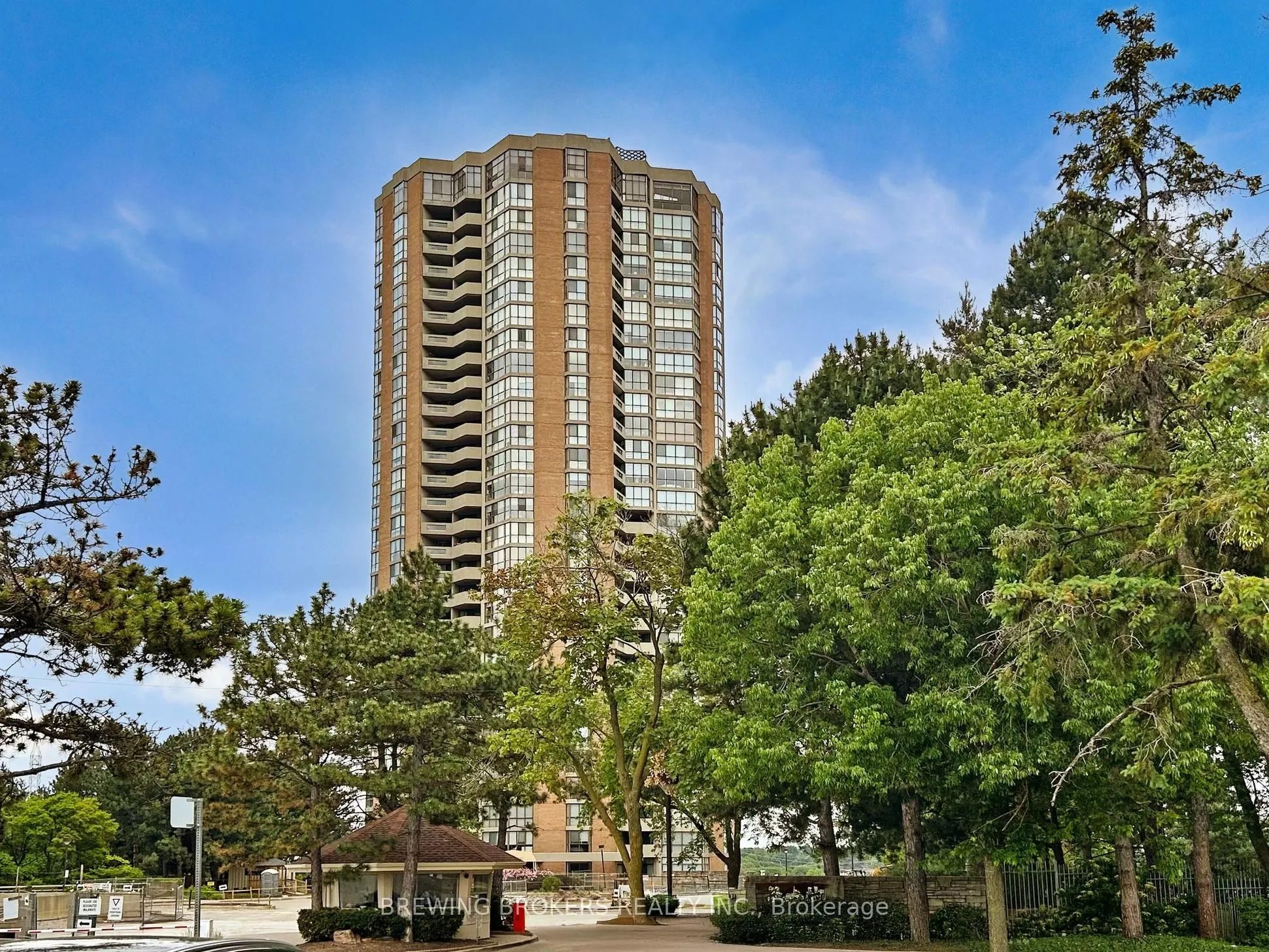 85 Skymark Drive, #501