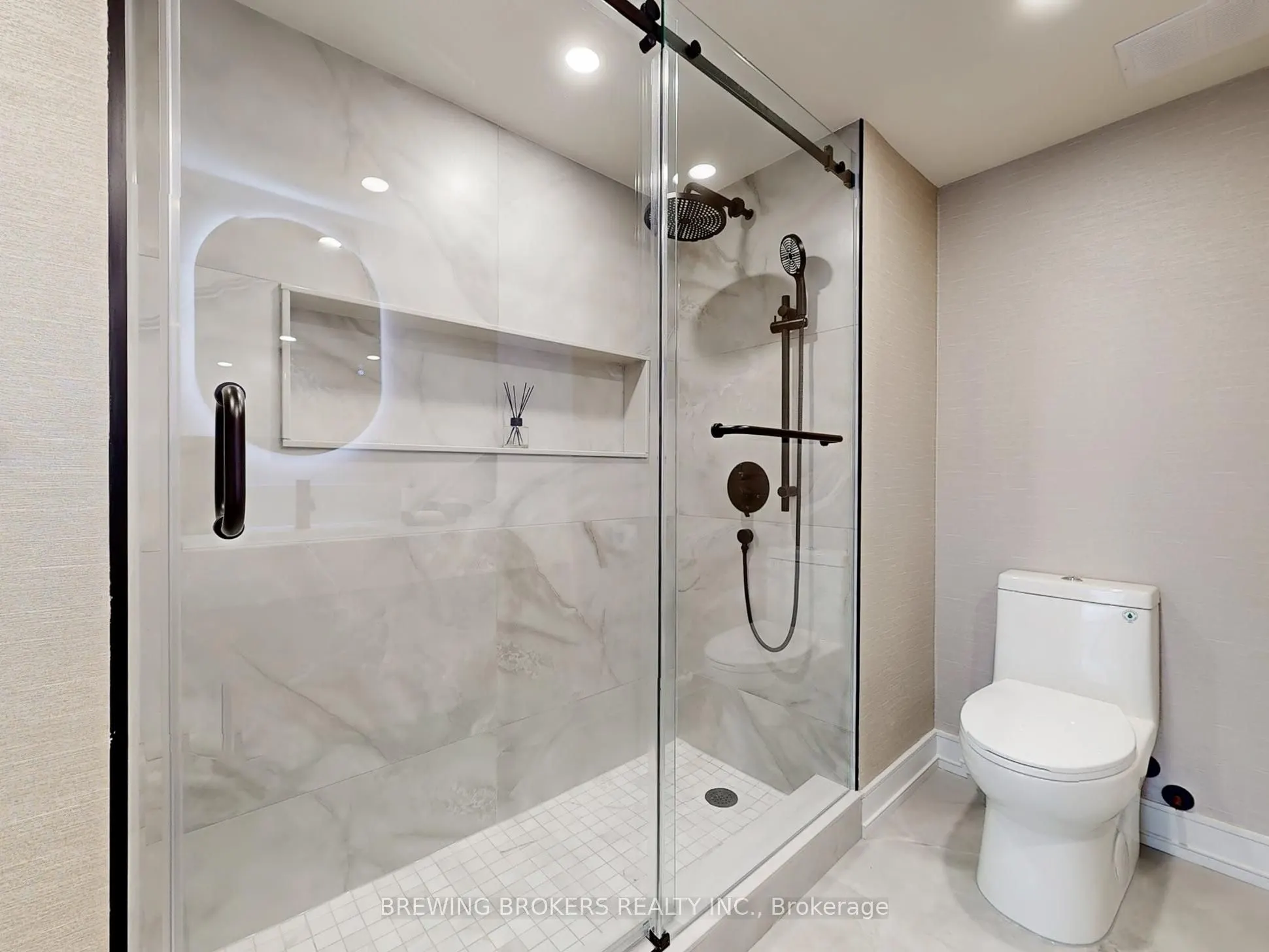 85 Skymark Drive, #501
