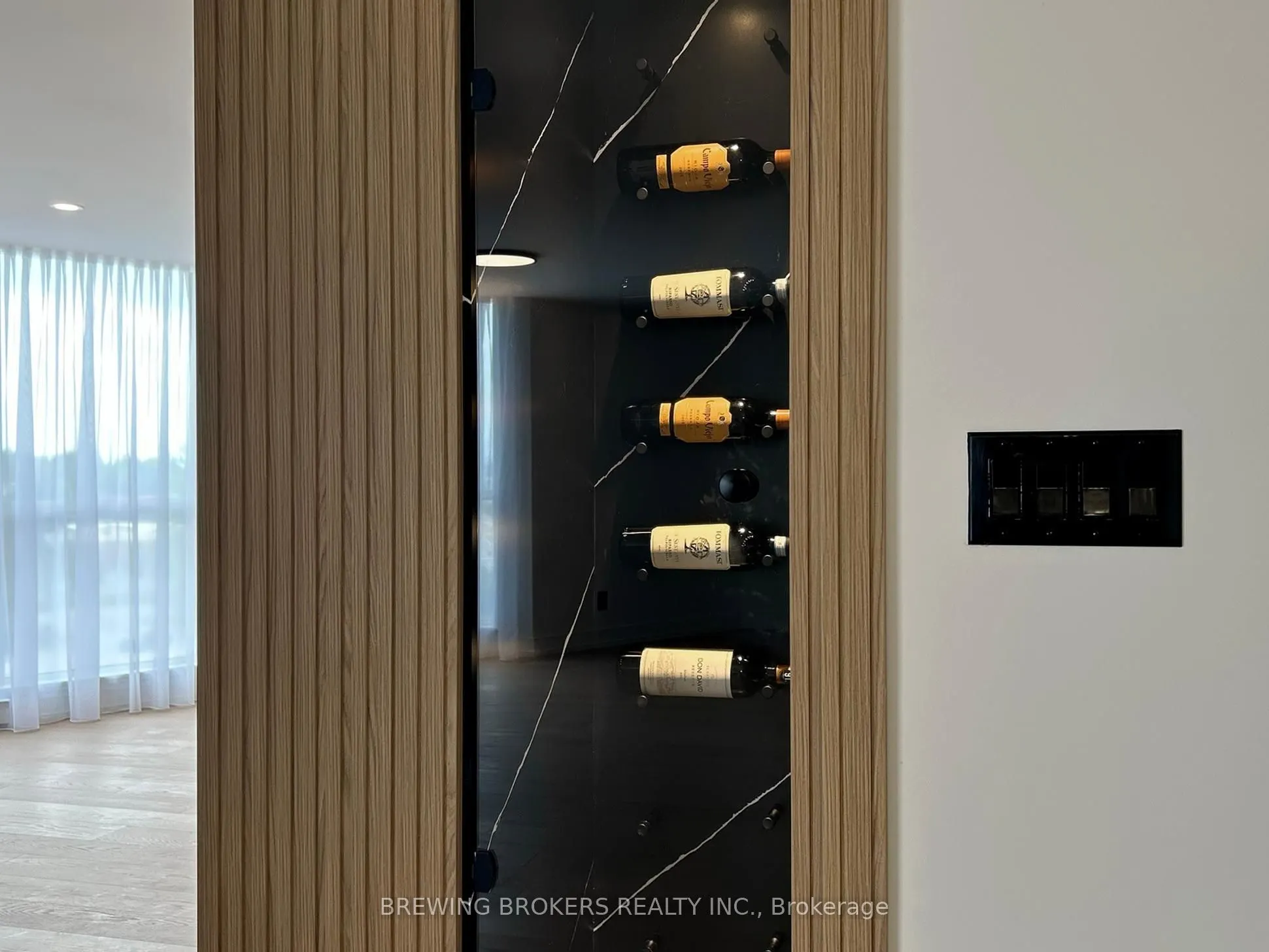 85 Skymark Drive, #501
