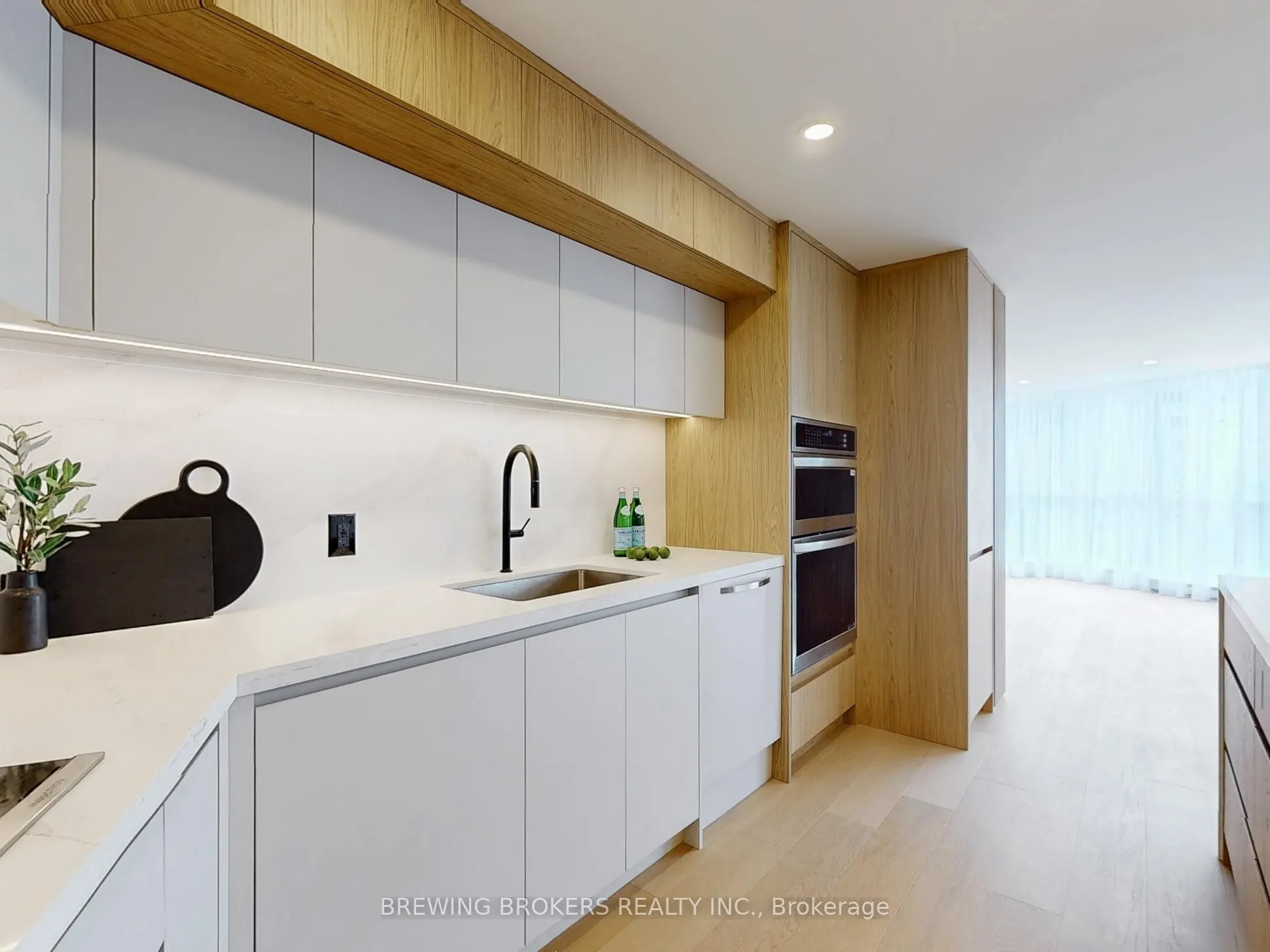 85 Skymark Drive, #501