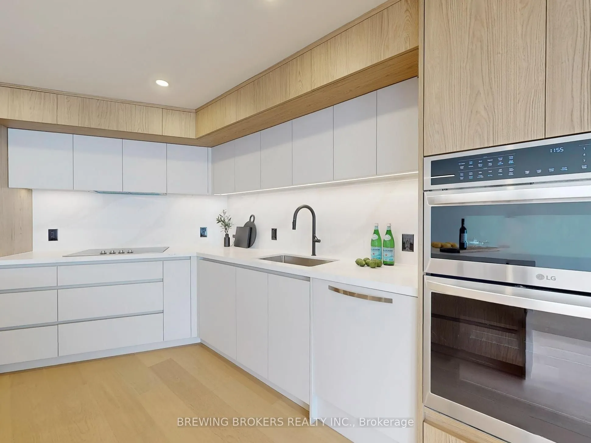 85 Skymark Drive, #501