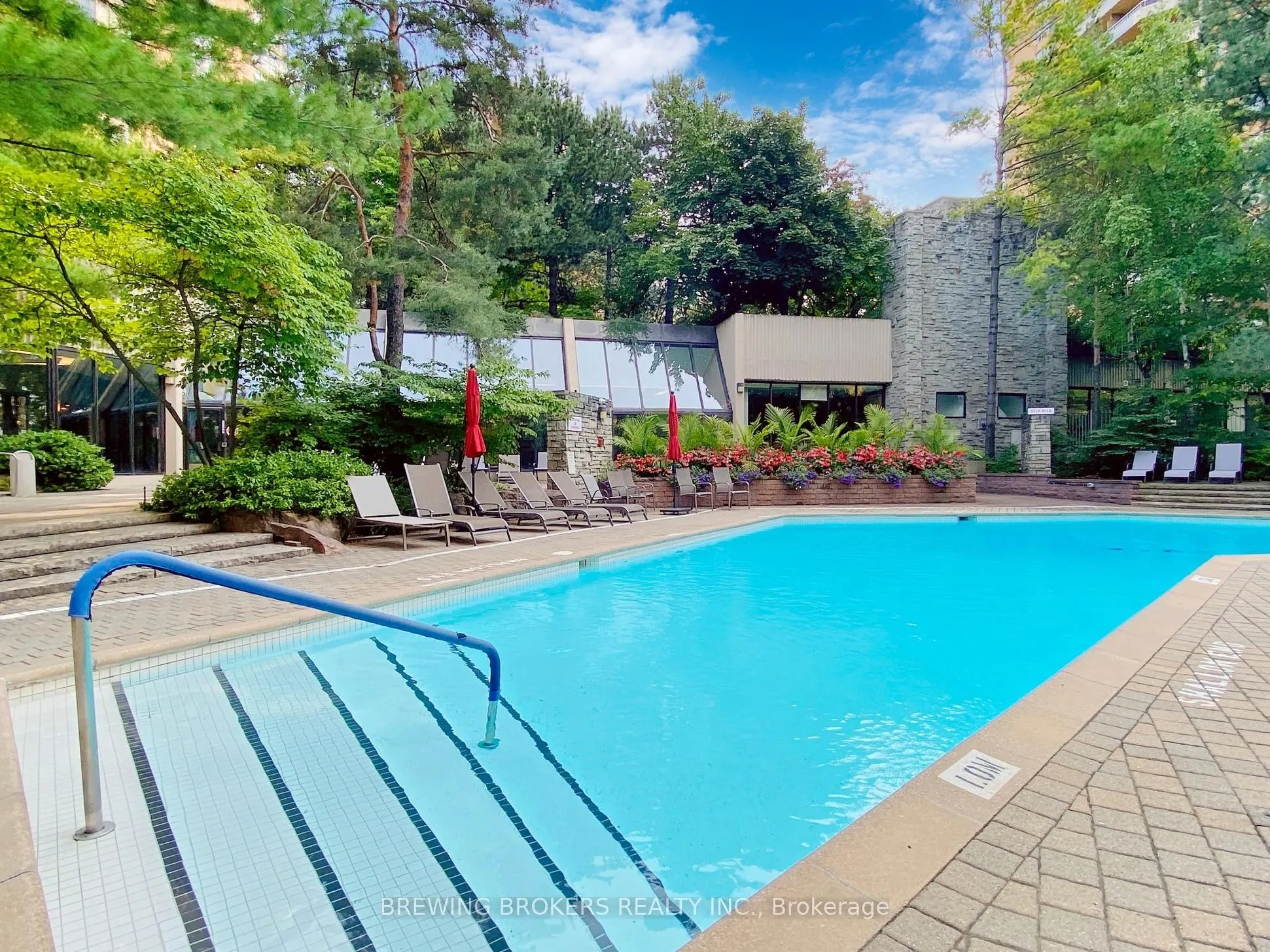 85 Skymark Drive, #501