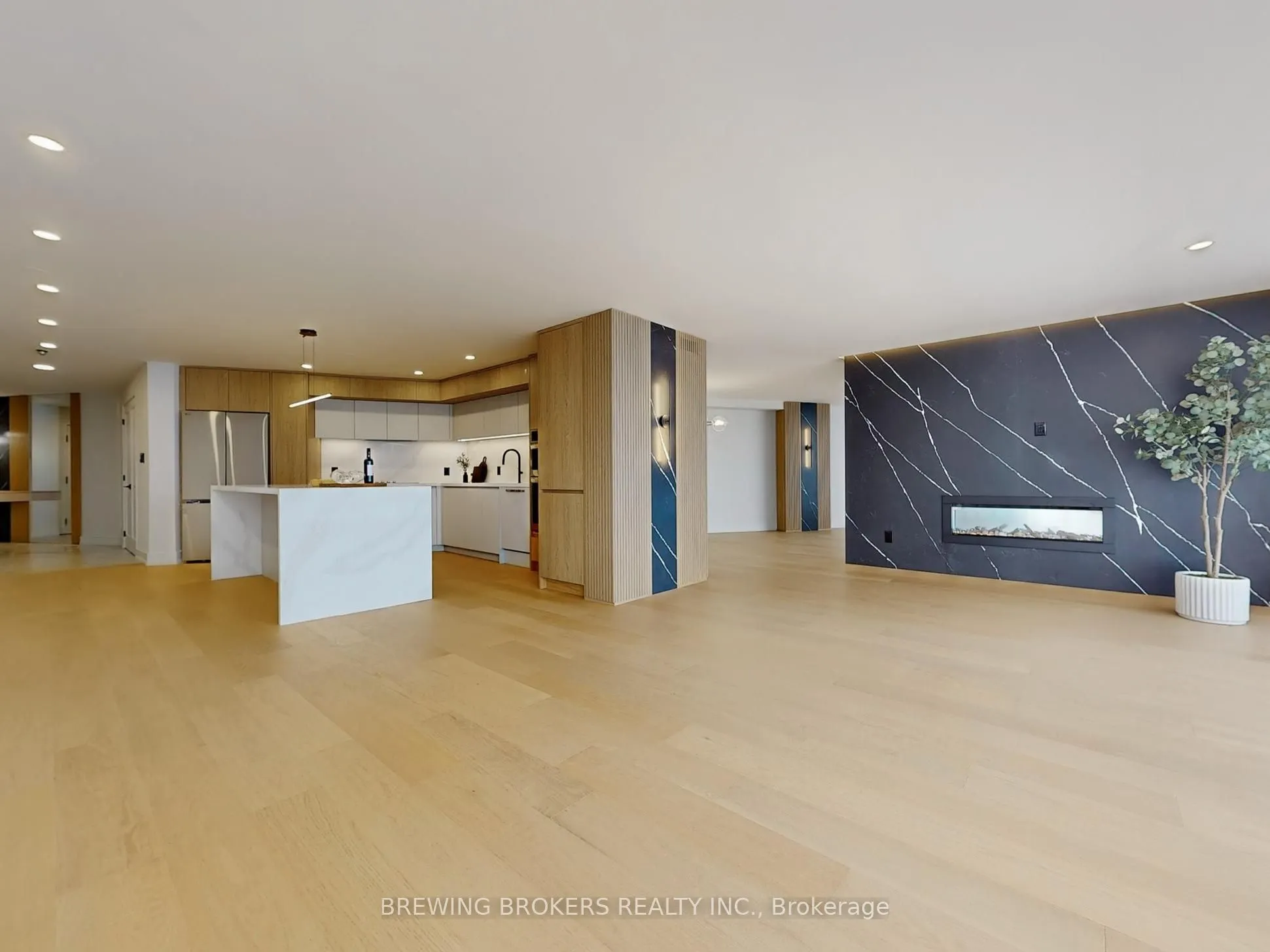 85 Skymark Drive, #501