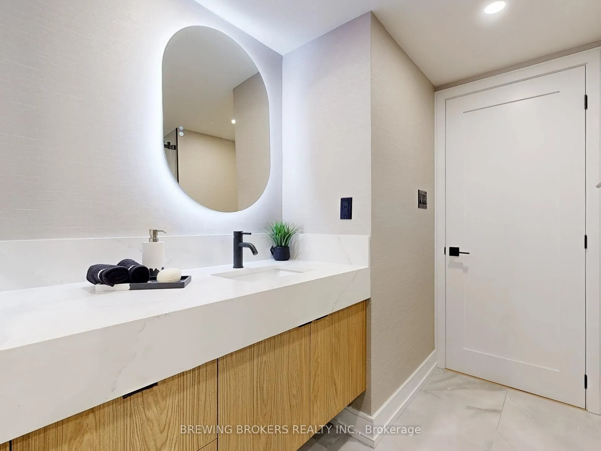 85 Skymark Drive, #501