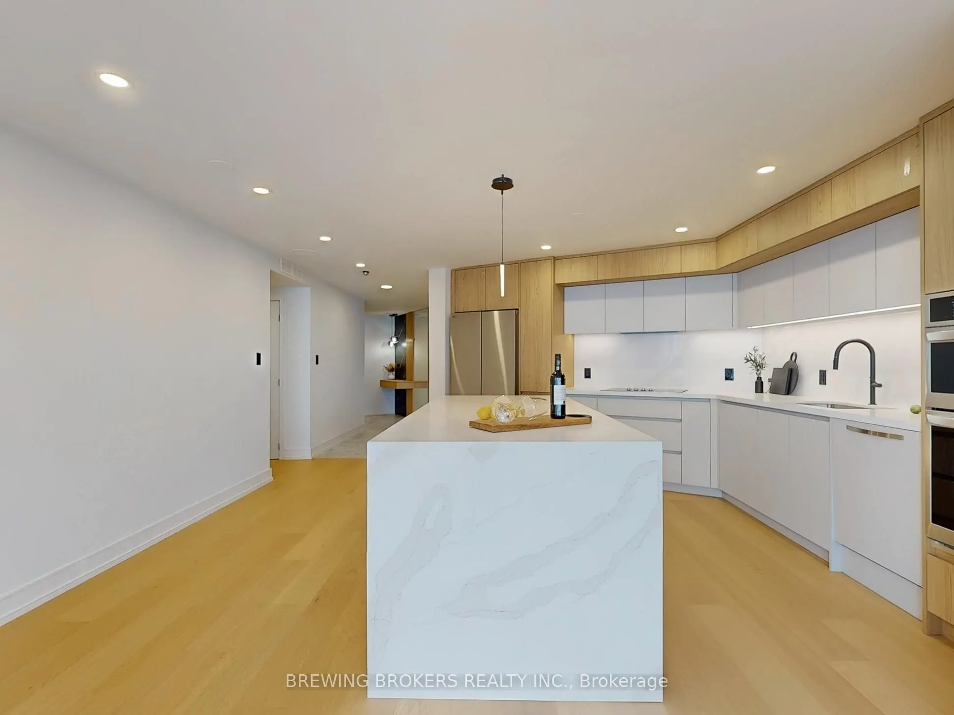 85 Skymark Drive, #501