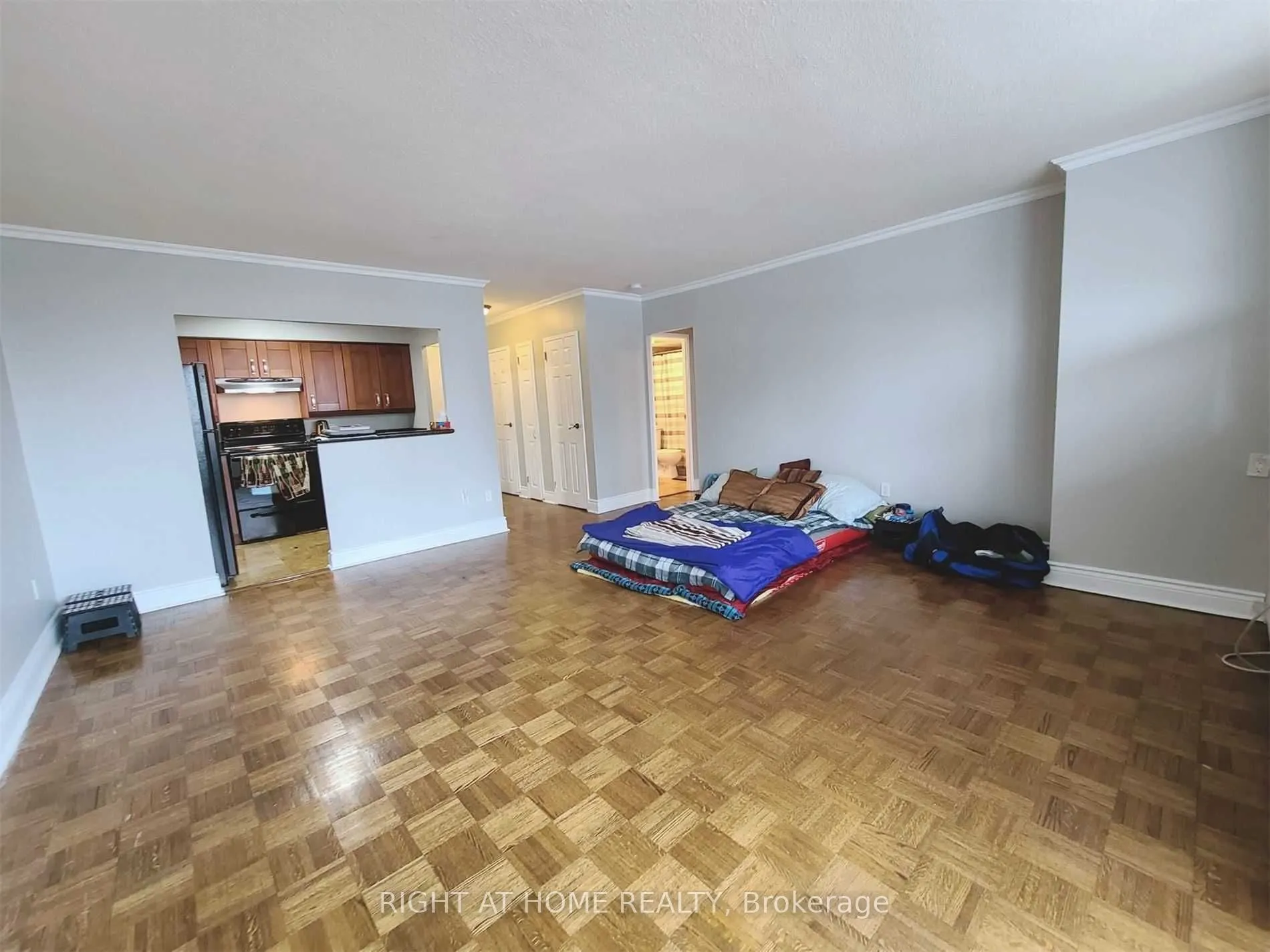 5949 Yonge Street, #206