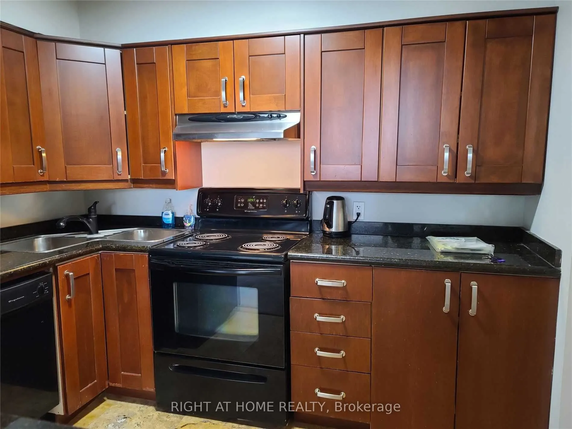 5949 Yonge Street, #206