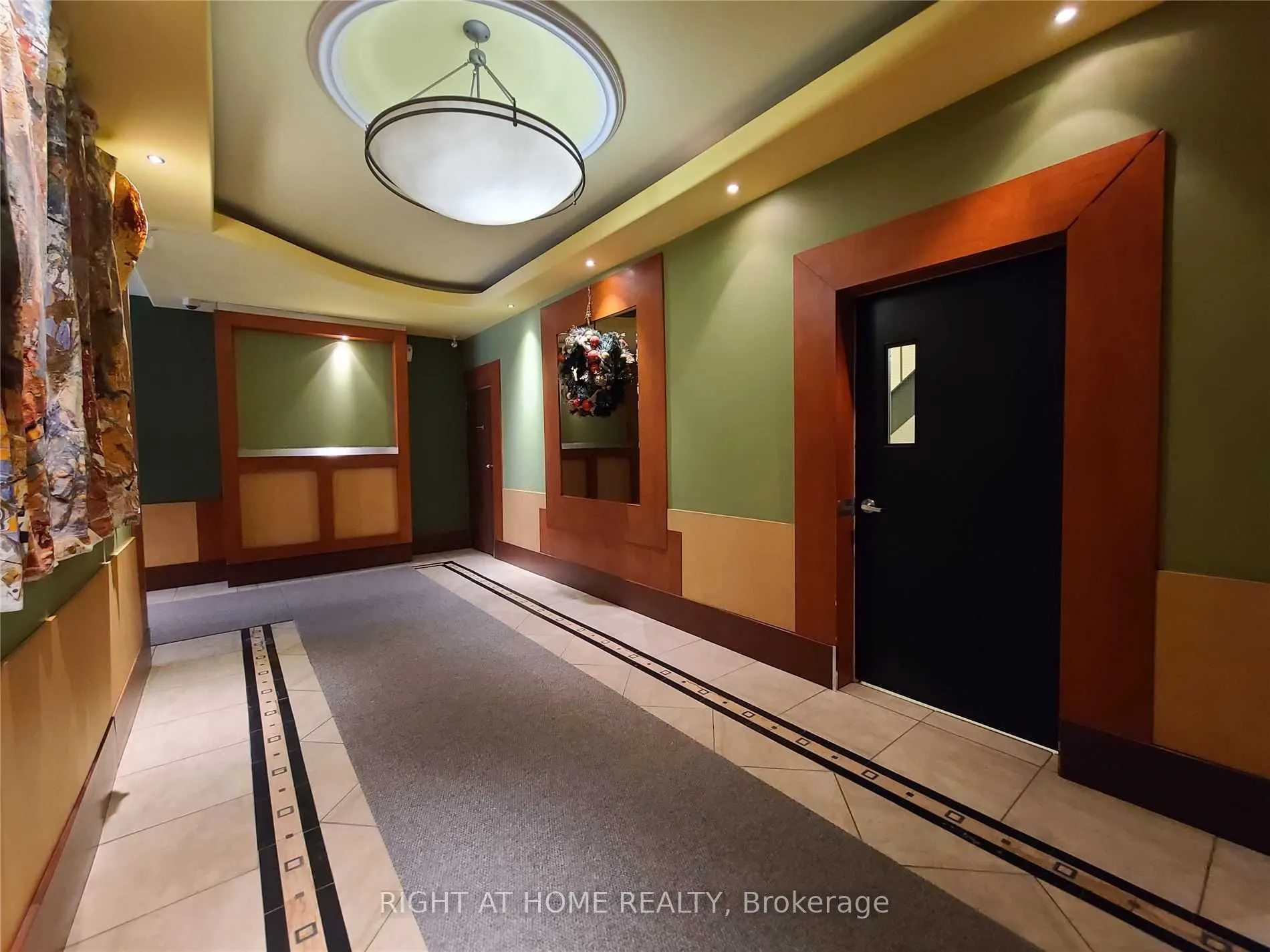 5949 Yonge Street, #206
