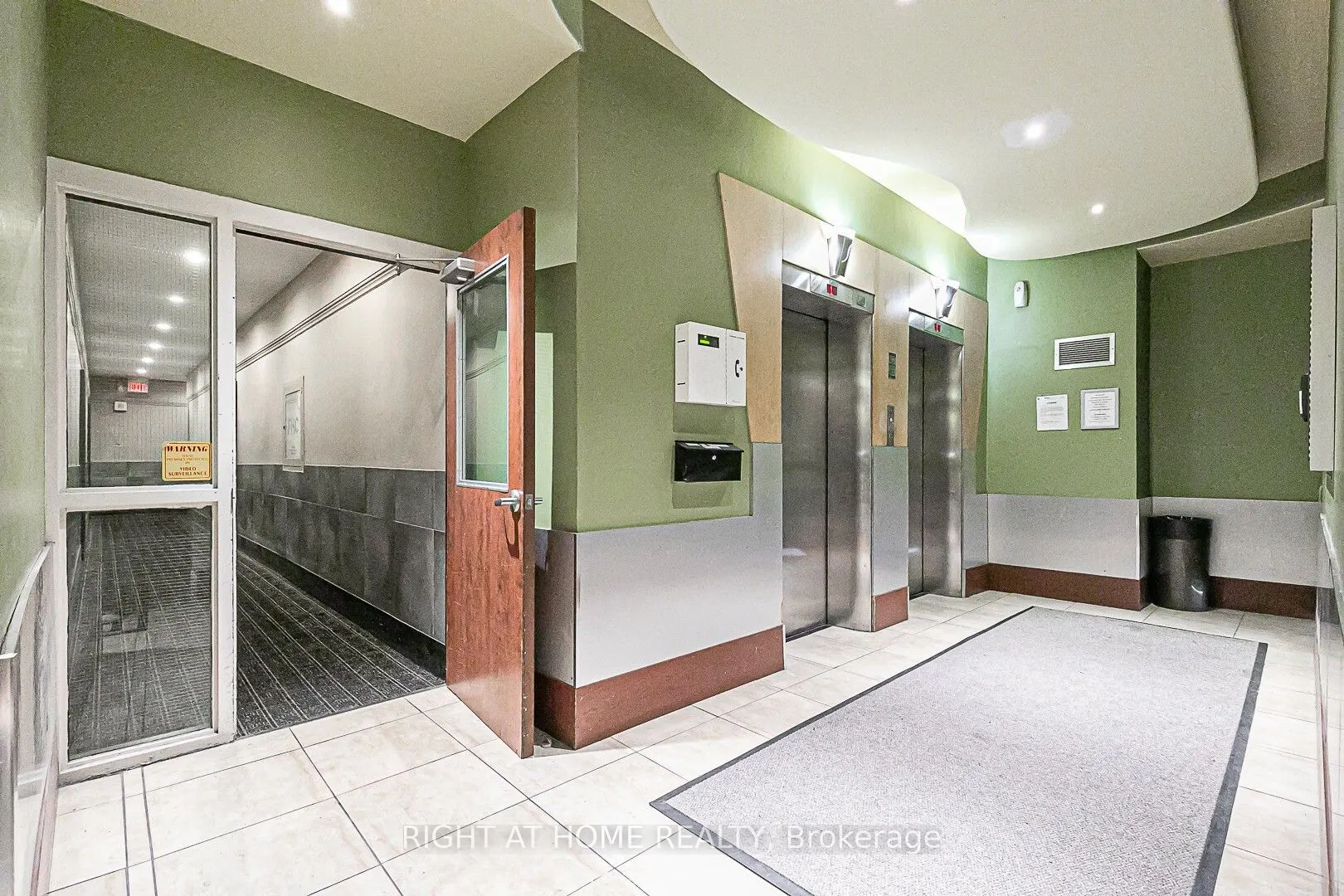 5949 Yonge Street, #206
