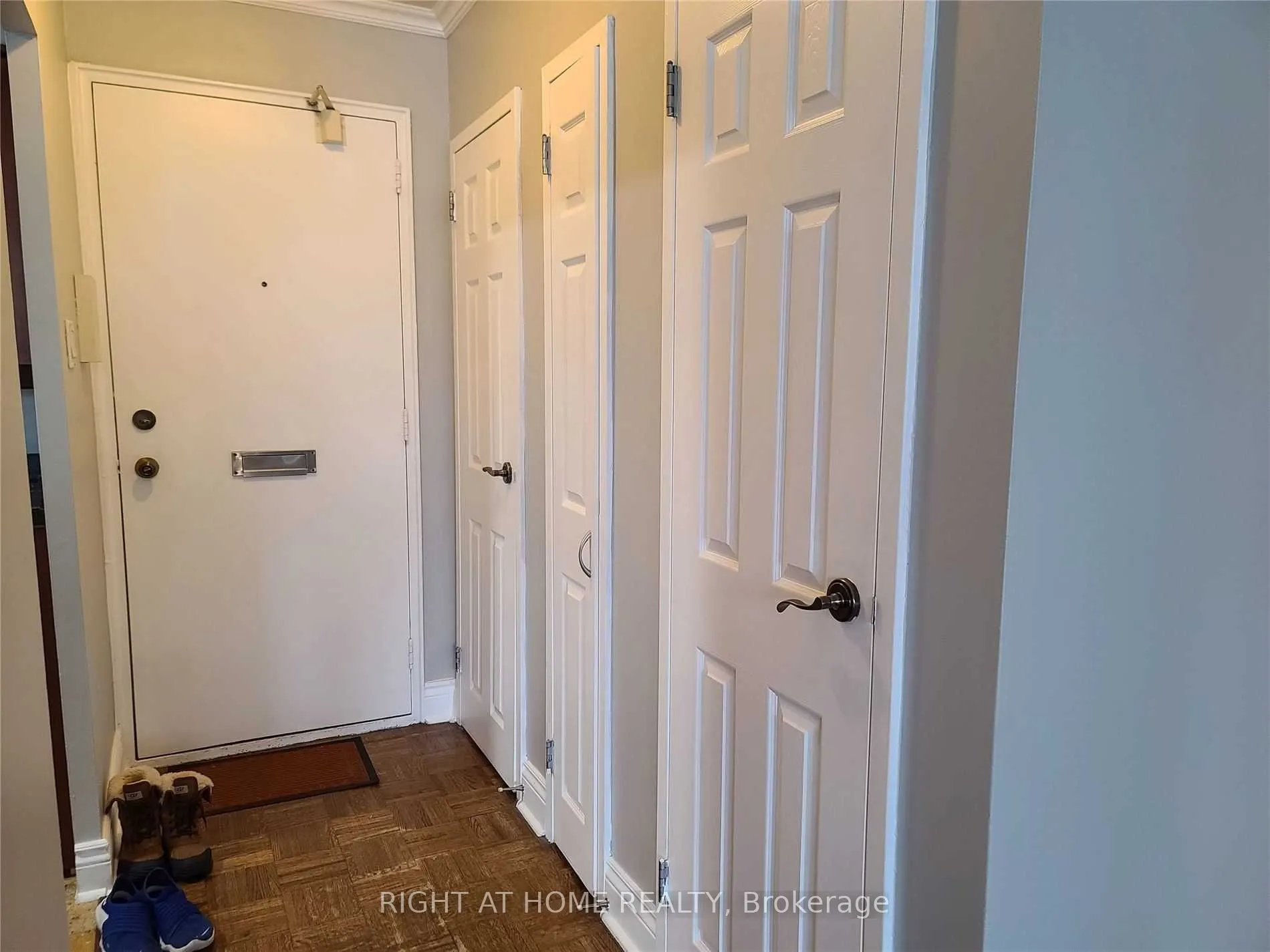 5949 Yonge Street, #206