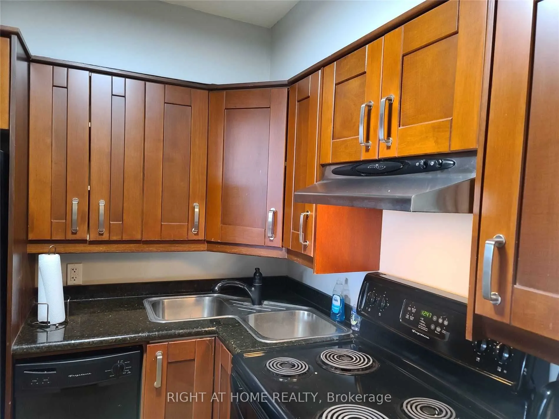 5949 Yonge Street, #206