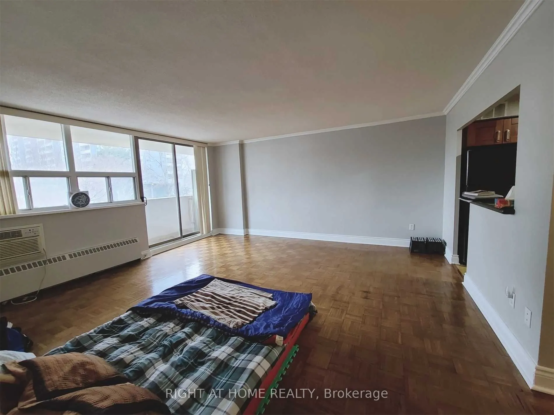 5949 Yonge Street, #206