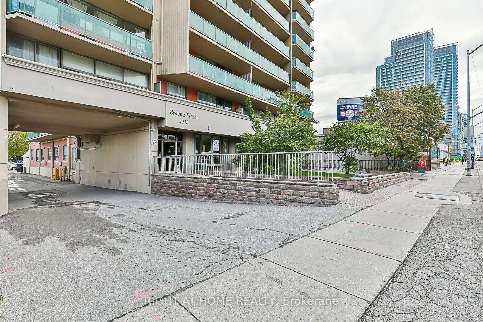 5949 Yonge Street, #206