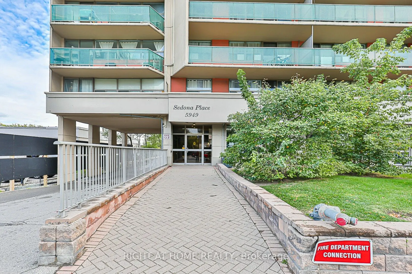 5949 Yonge Street, #206