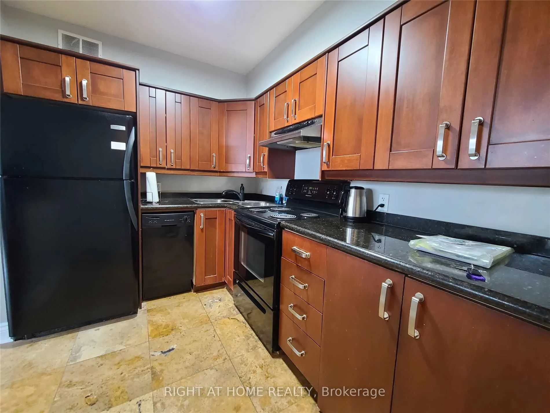 5949 Yonge Street, #206