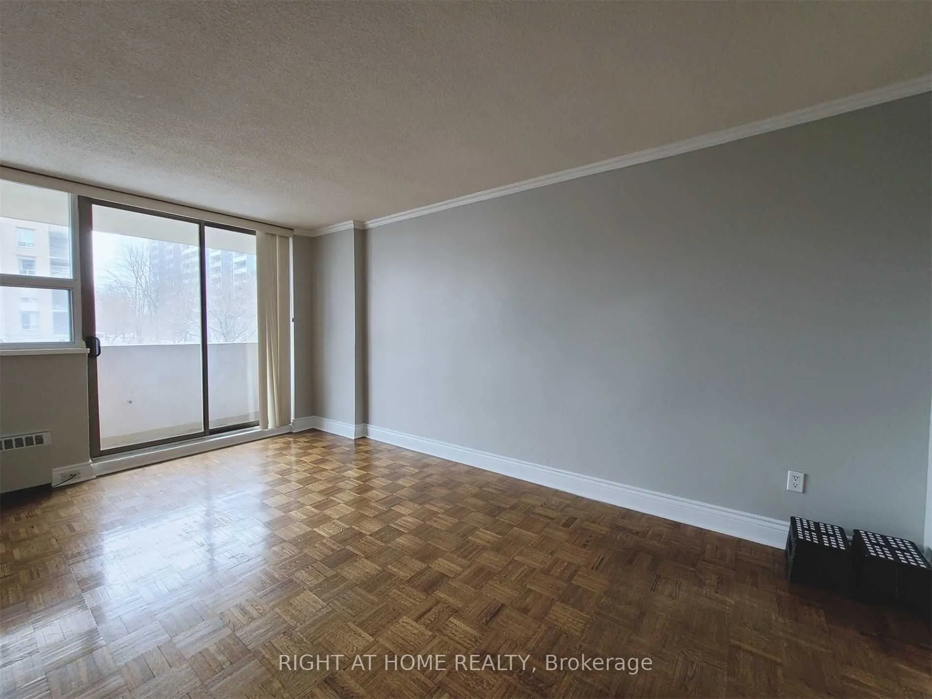 5949 Yonge Street, #206
