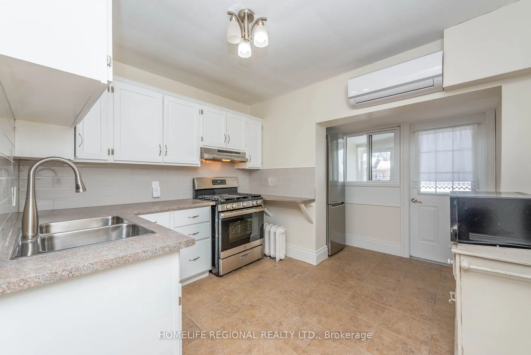 200 Roxton Road
