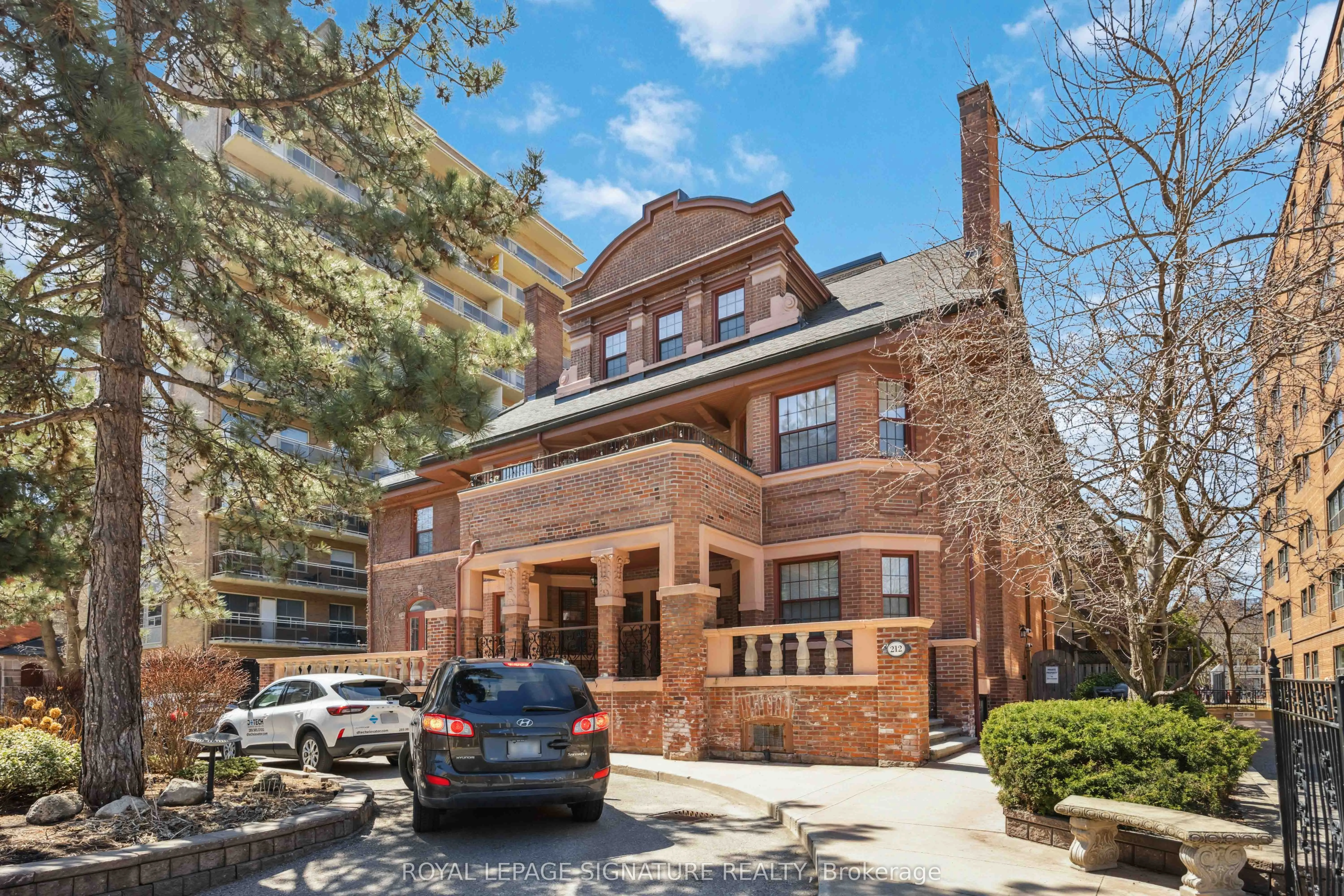 212 St. George Street, #201