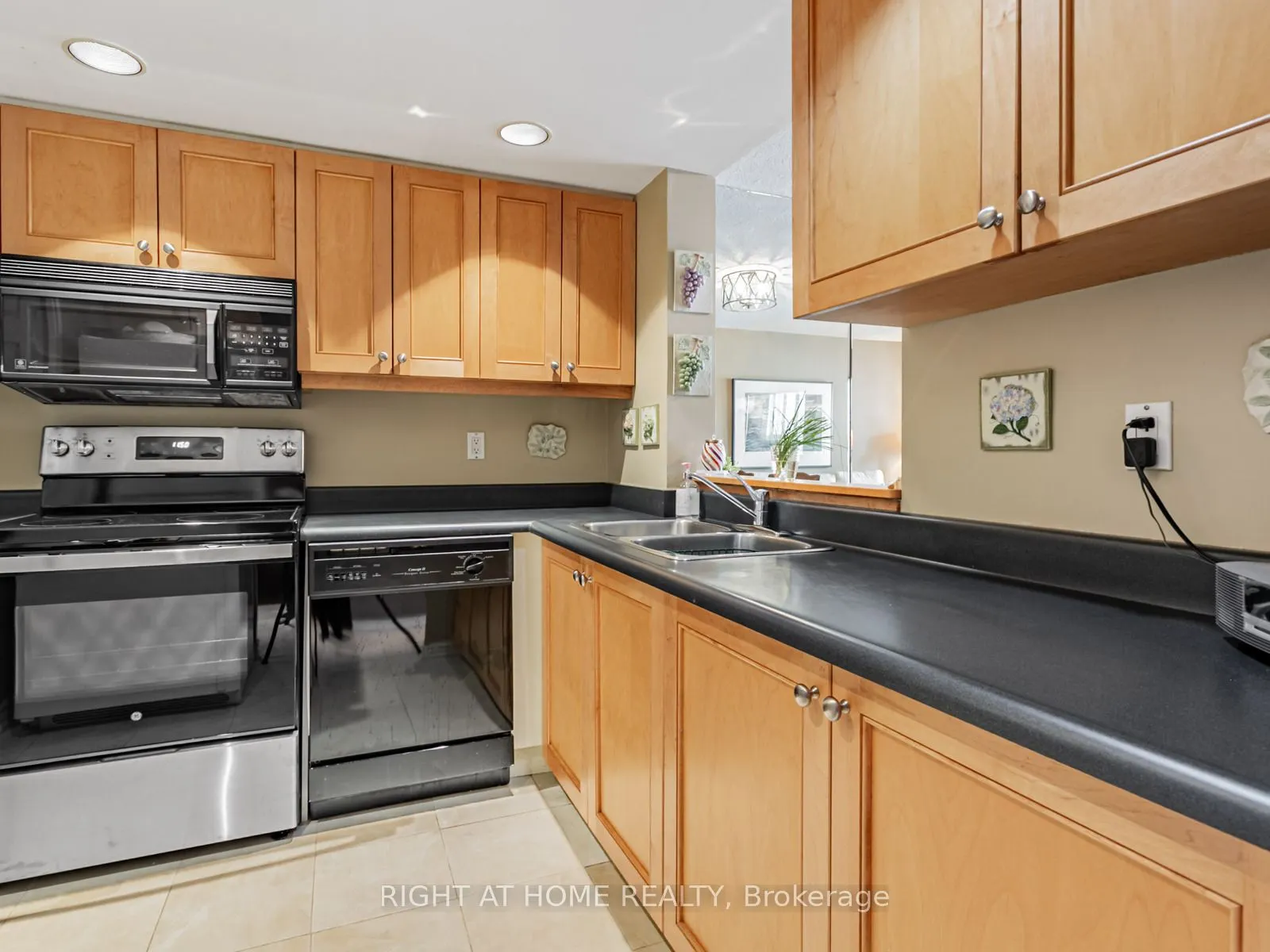 225 Davenport Road, #319