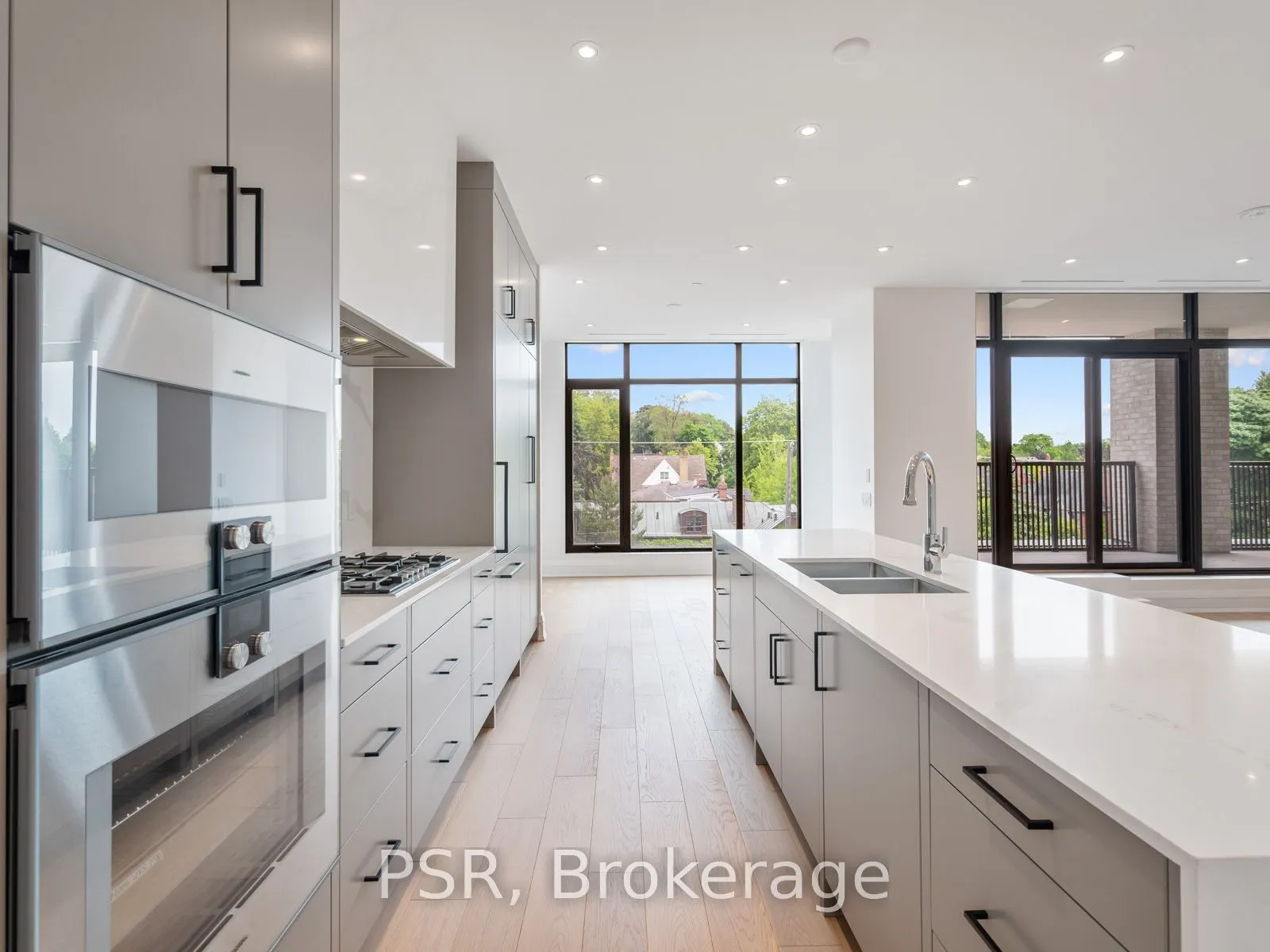 2010 Bathurst Street, #4C