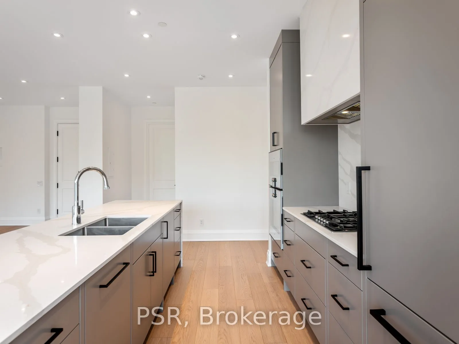 2010 Bathurst Street, #4C