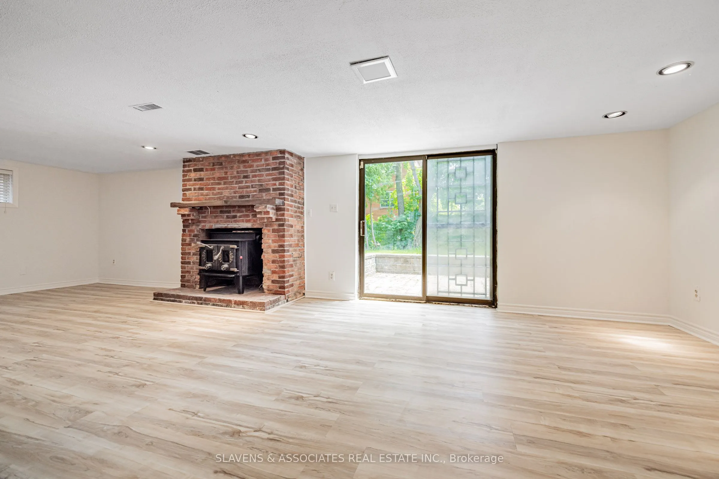523 Glengarry Avenue