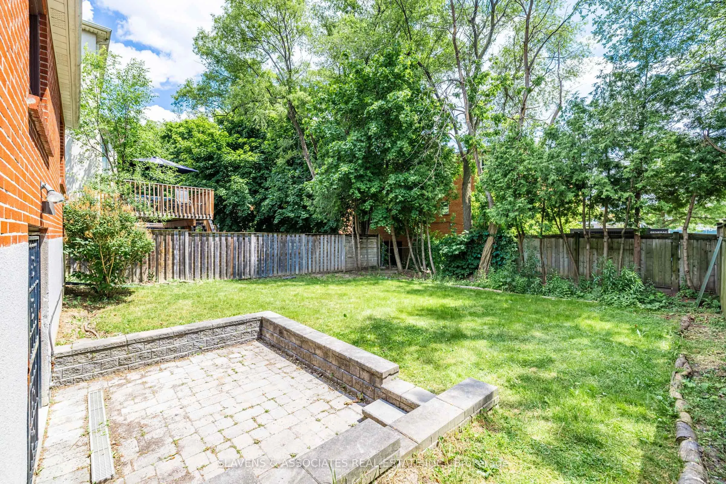 523 Glengarry Avenue