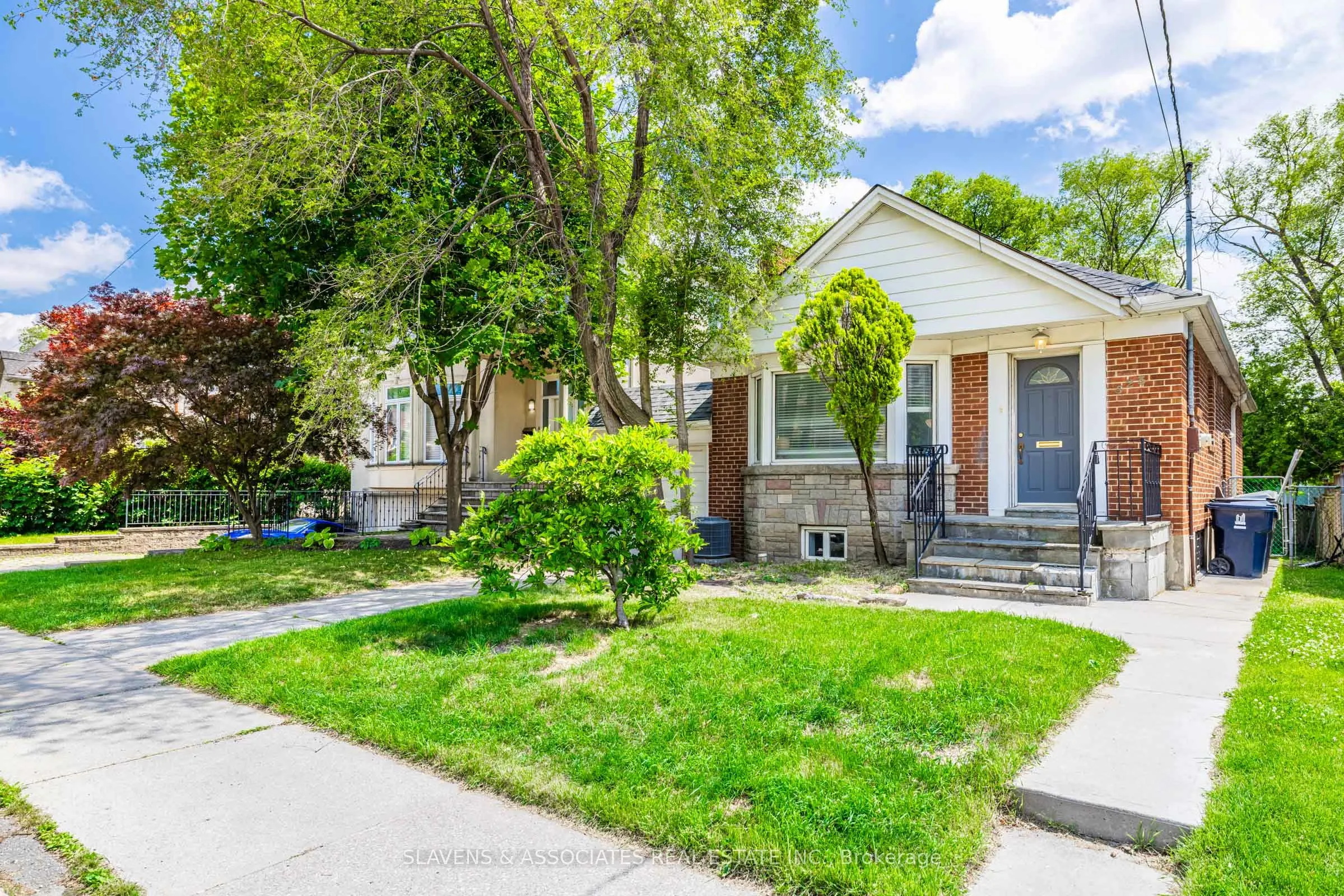 523 Glengarry Avenue