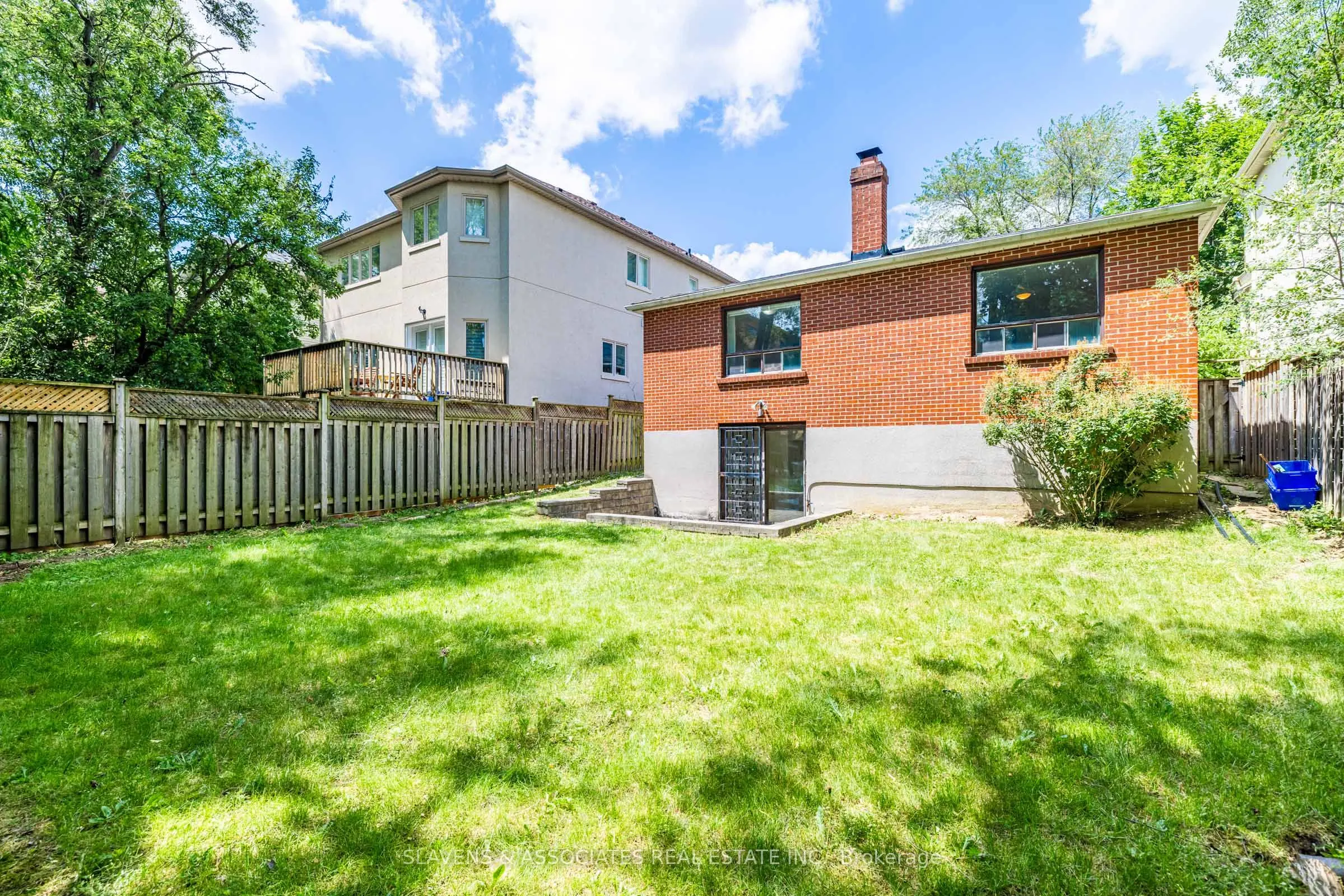 523 Glengarry Avenue