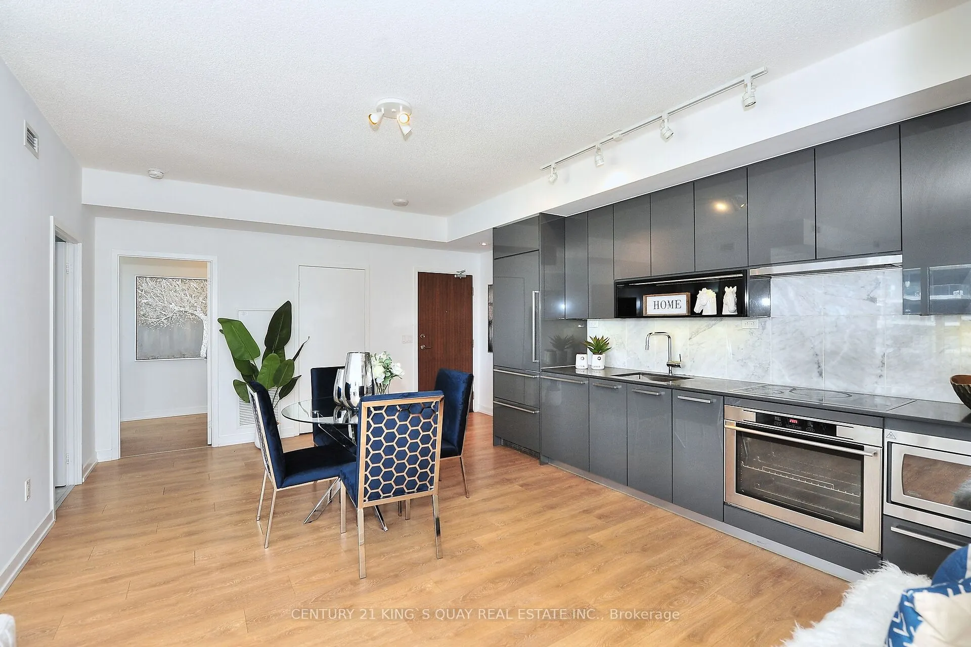 115 McMahon Drive, #811