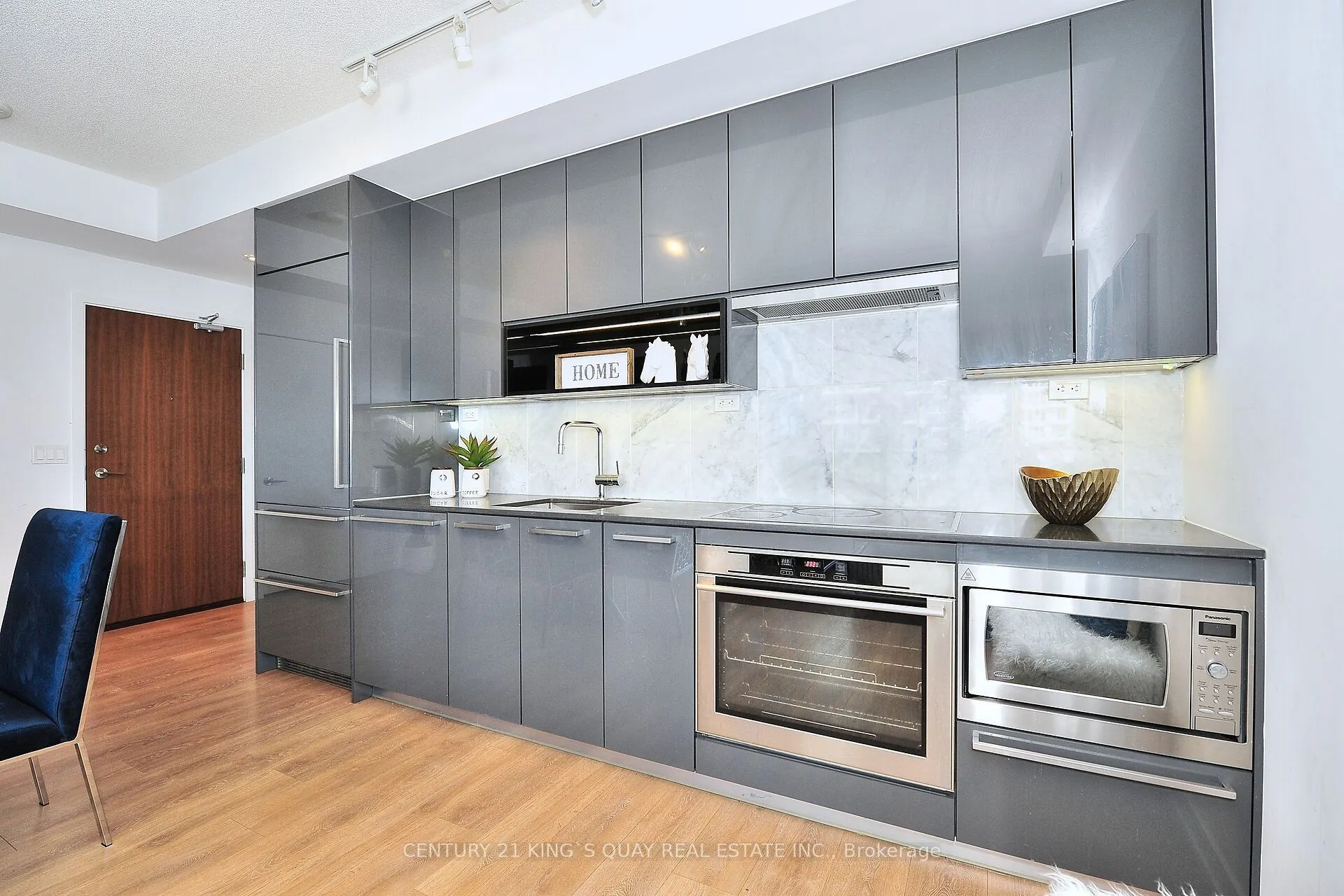 115 McMahon Drive, #811