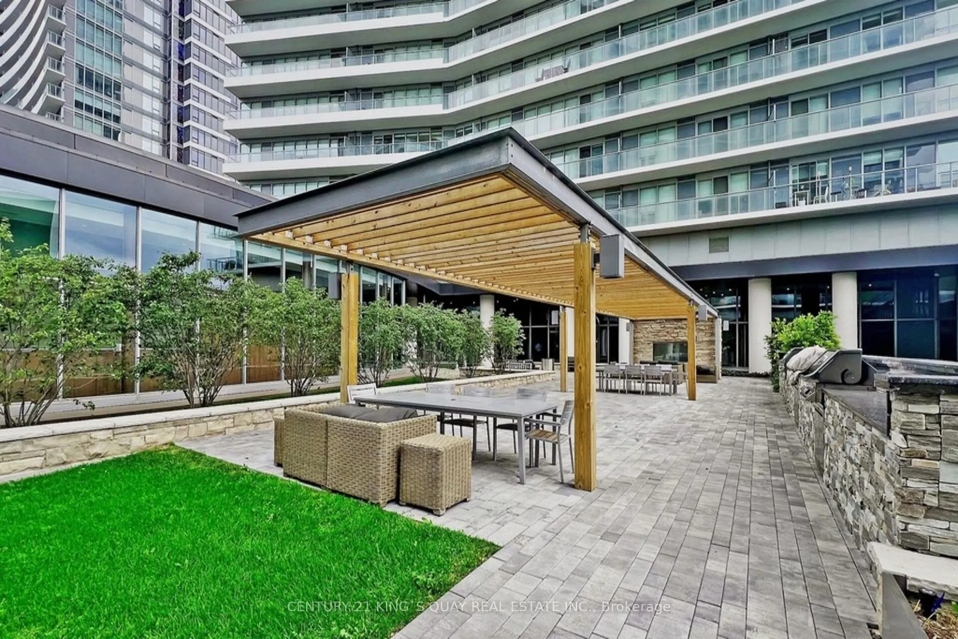 115 McMahon Drive, #811