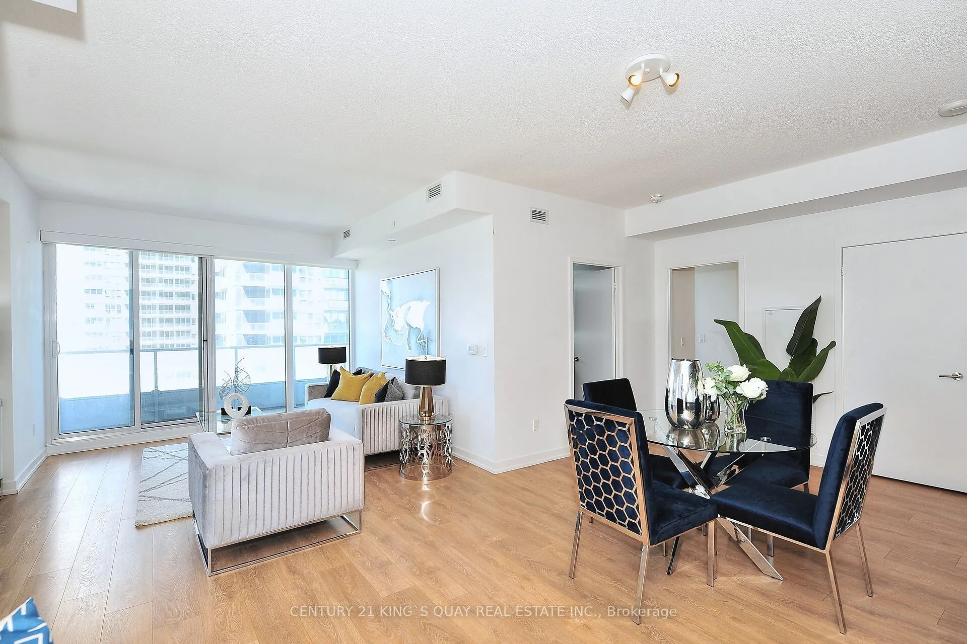 115 McMahon Drive, #811