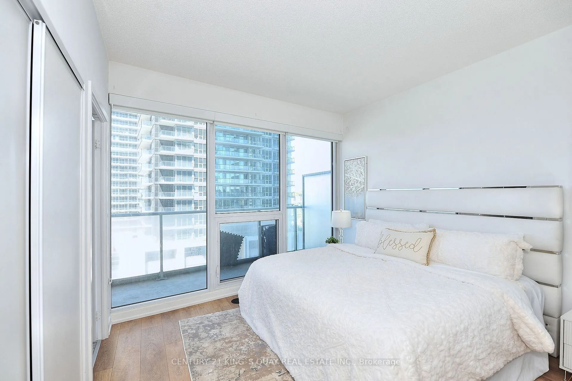 115 McMahon Drive, #811