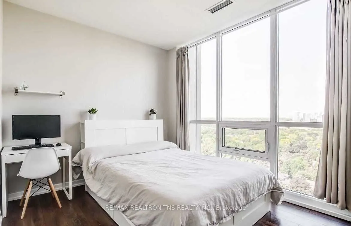 52 Forest Manor Road, #1302