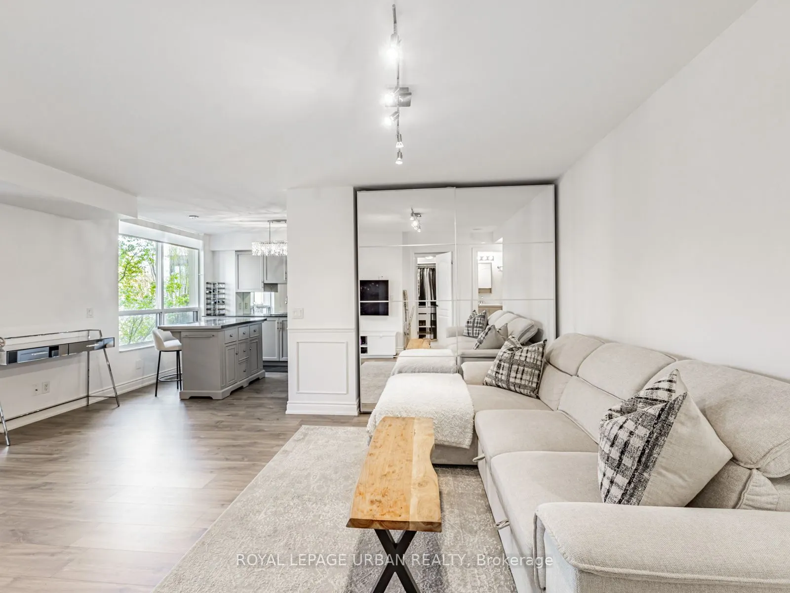 1103 Leslie Street #202