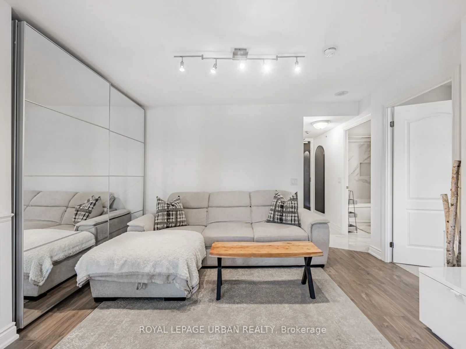1103 Leslie Street #202