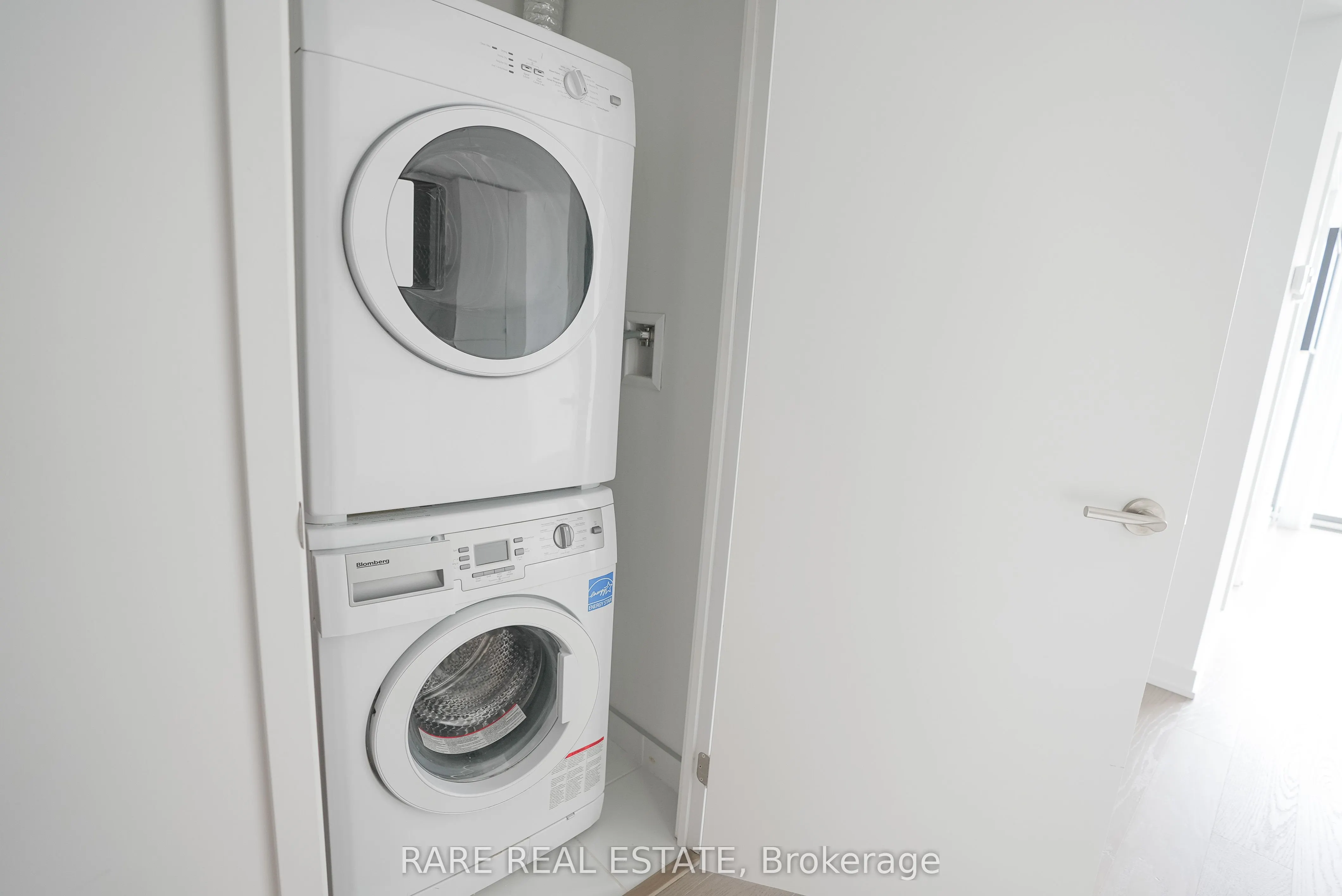 11 Wellesley Street W, #2703
