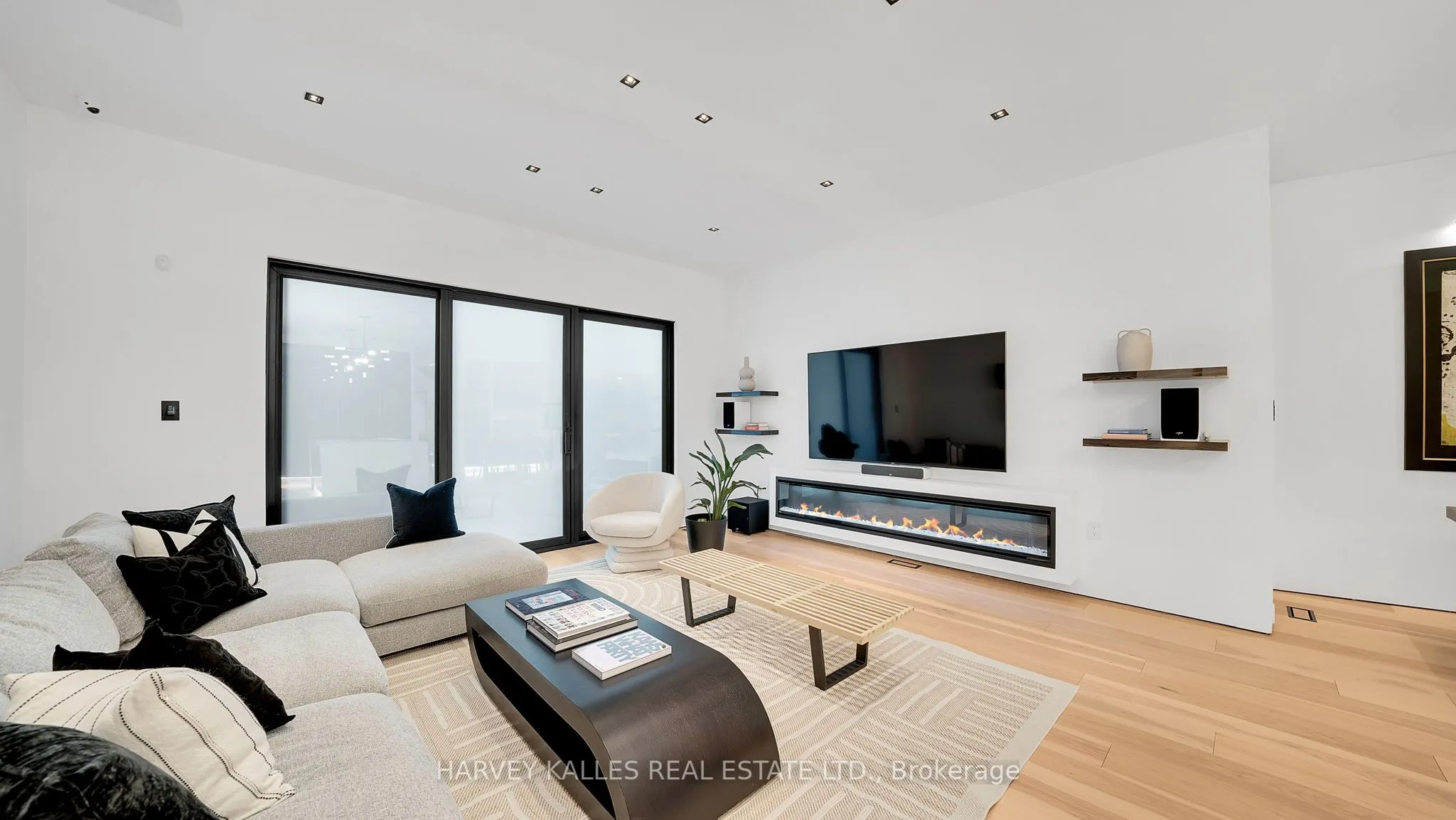 4 Douglas Crescent