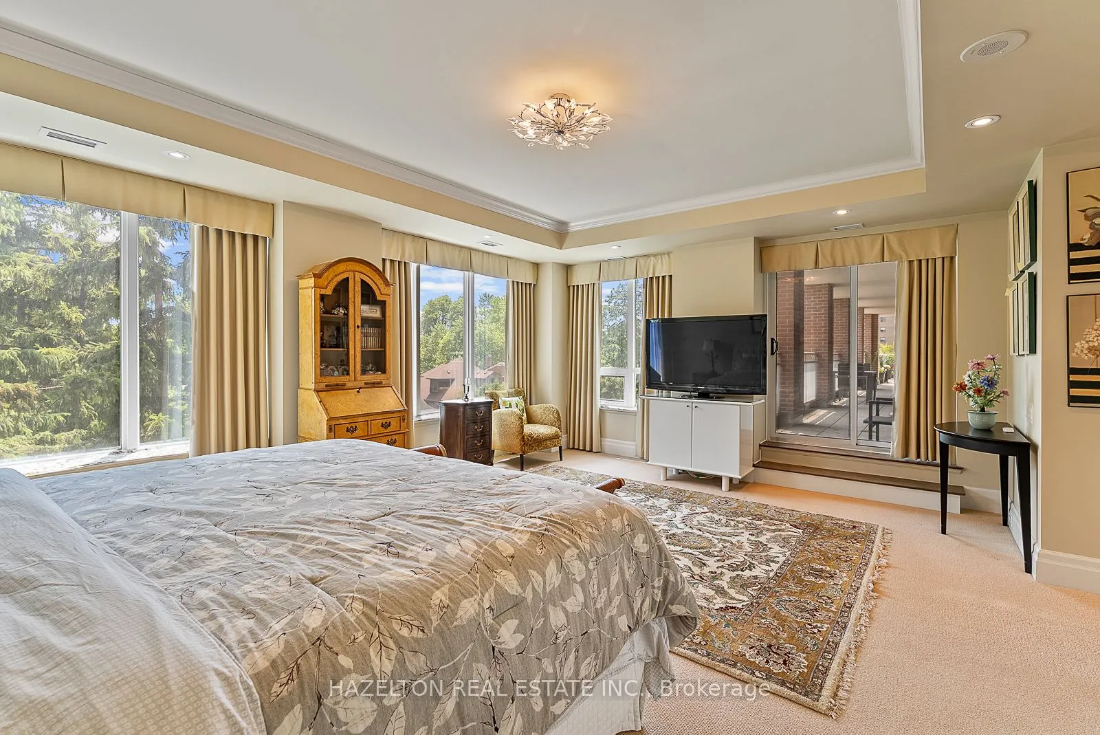 155 St Clair Avenue W, #506